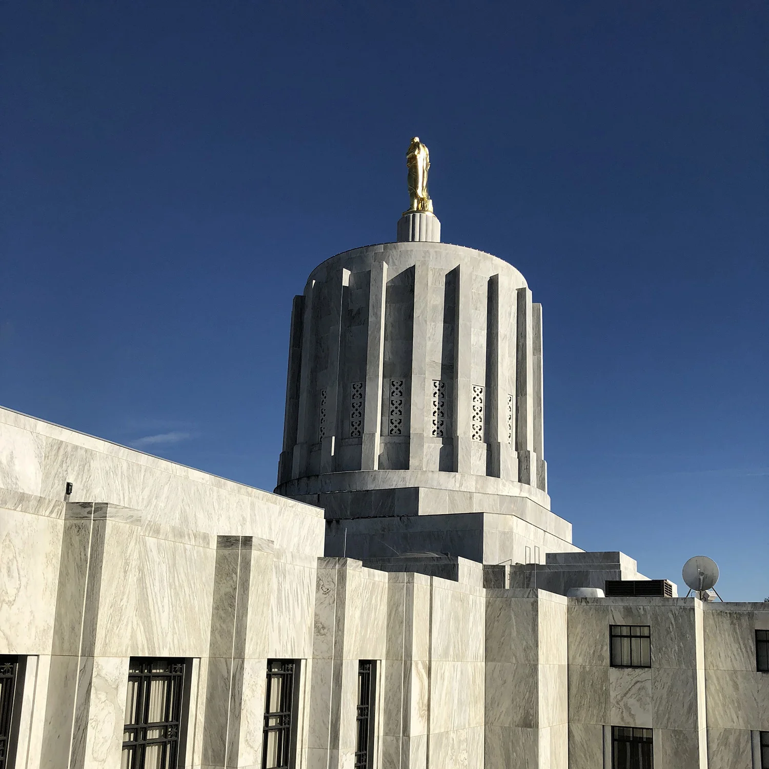 Oregon State Capitol South 2.jpg