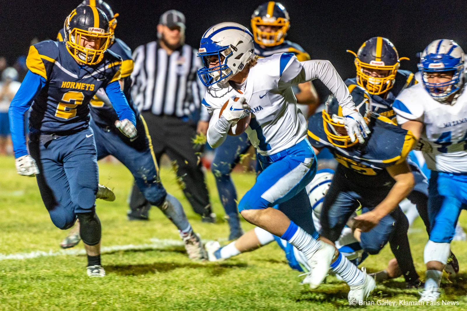 On October 19th Mazama secured a 5th Skyline Conference Championship in a row following a victory over Henley. Mazama’s running game helped carry the Vikings into victory. Kaden Wood (#1) seen here carrying the ball was a pivotal player in the Viking Offense. October 19, 2018 (Brian Gailey)