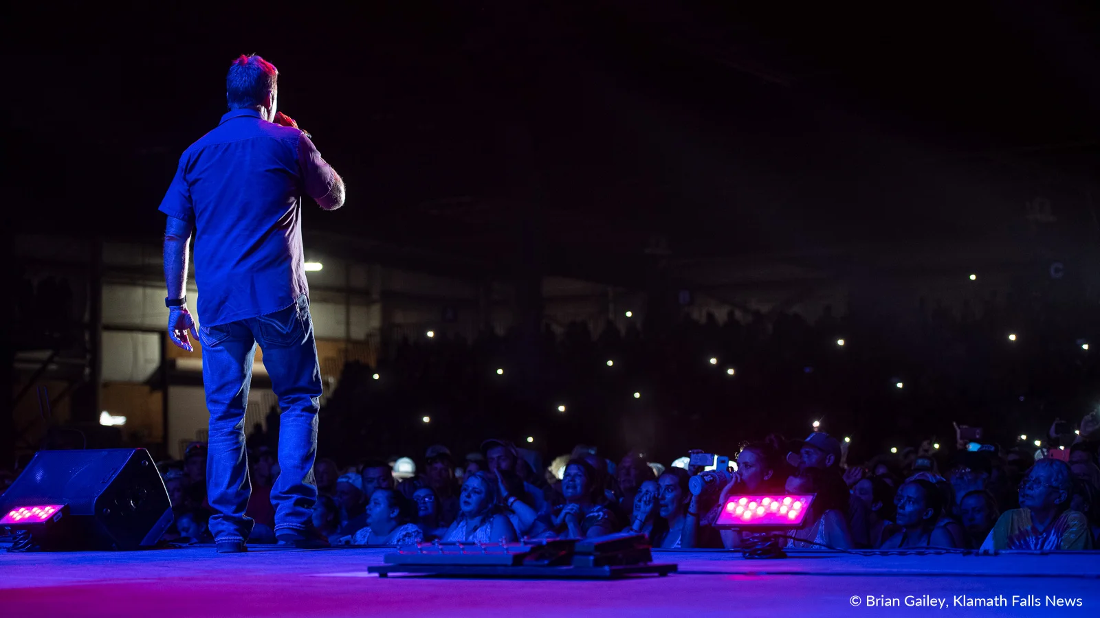 Lonestar performs for a packed house at the 2019 Klamath County Fair. August 3, 2019 (Image, Brian Gailey / Klamath Falls News)