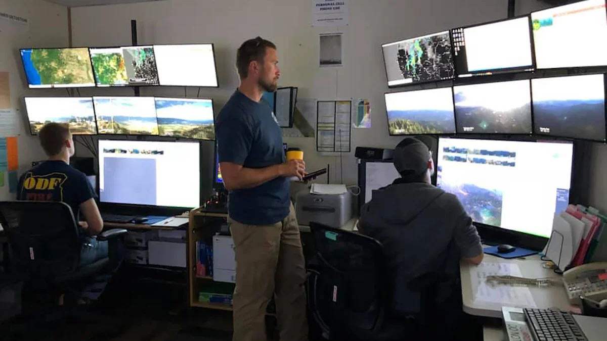 ODF staff monitor conditions in a central location during the 2019 fire season. (Image: ODF Southwest Oregon District Facebook)