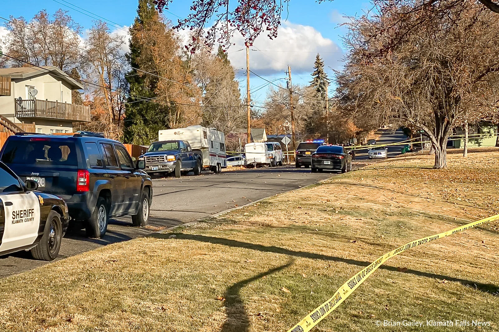 UPDATED Overnight shooting leaves 2 dead 1 injured