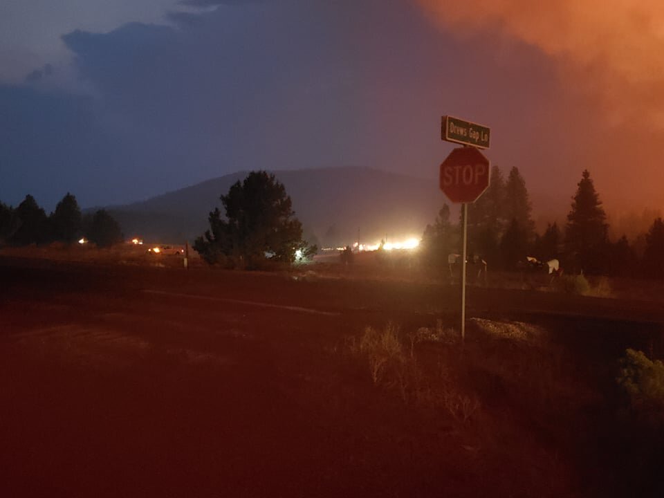  The lightning sparked Patton Meadow Fire burns 10 miles west of Lakeview, Oregon. (Image: Ryan Niemi) 