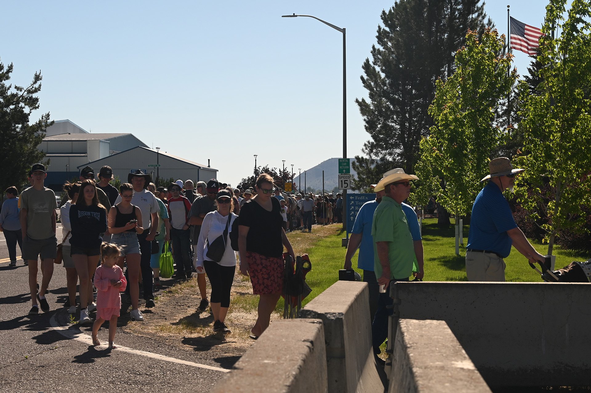  Members of community enter the base at Kingsley Field in Klamath Falls, Ore., for the Sentry Eagle 2022 Open House, a day of aerial demonstrations, static displays and a first-hand look at the mission of the 173rd Fighter Wing, June 25. Several peop