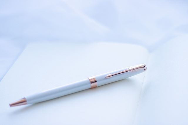 Product photography showcases the very best features of the product yet accurately projects its details. Putting this pen in lit setting showcases its elegant yet simple design. ⠀
⠀
.⠀
.⠀
#alternomarketing #marketingagency #digitalmarketing #sydneymarketing #marketingtips #marketingblog #businessblog #work #love #photography #life #business #happy #instagood #entrepreneur #instagram #picoftheday #motivation #photooftheday #hardwork #lifestyle #businesswoman #entrepreneurship #entrepreneurlife #socialmedia #sydneyagency ⠀
