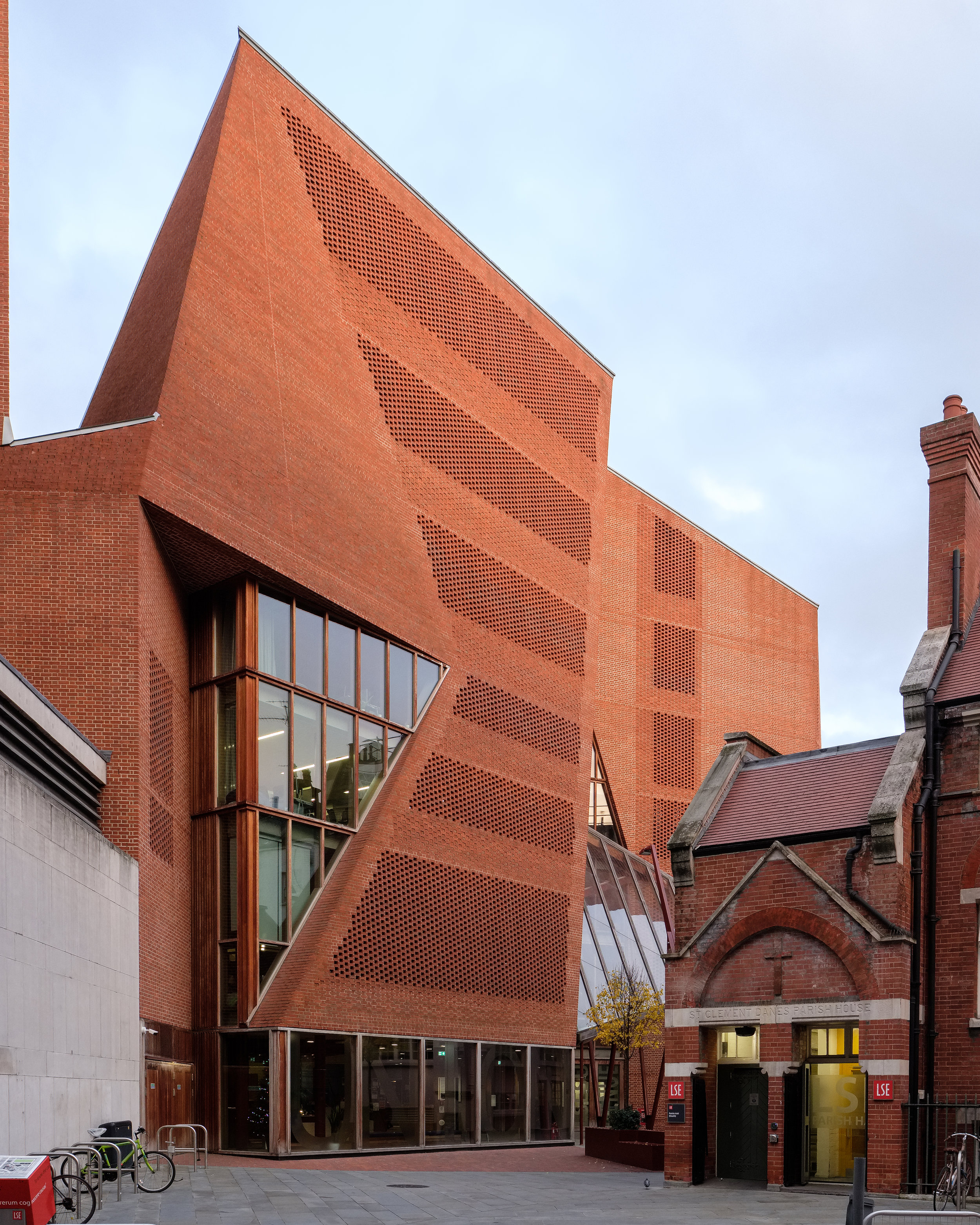 Fred+Howarth+Photography_LSE+Saw+Hock+Building_-3.jpg