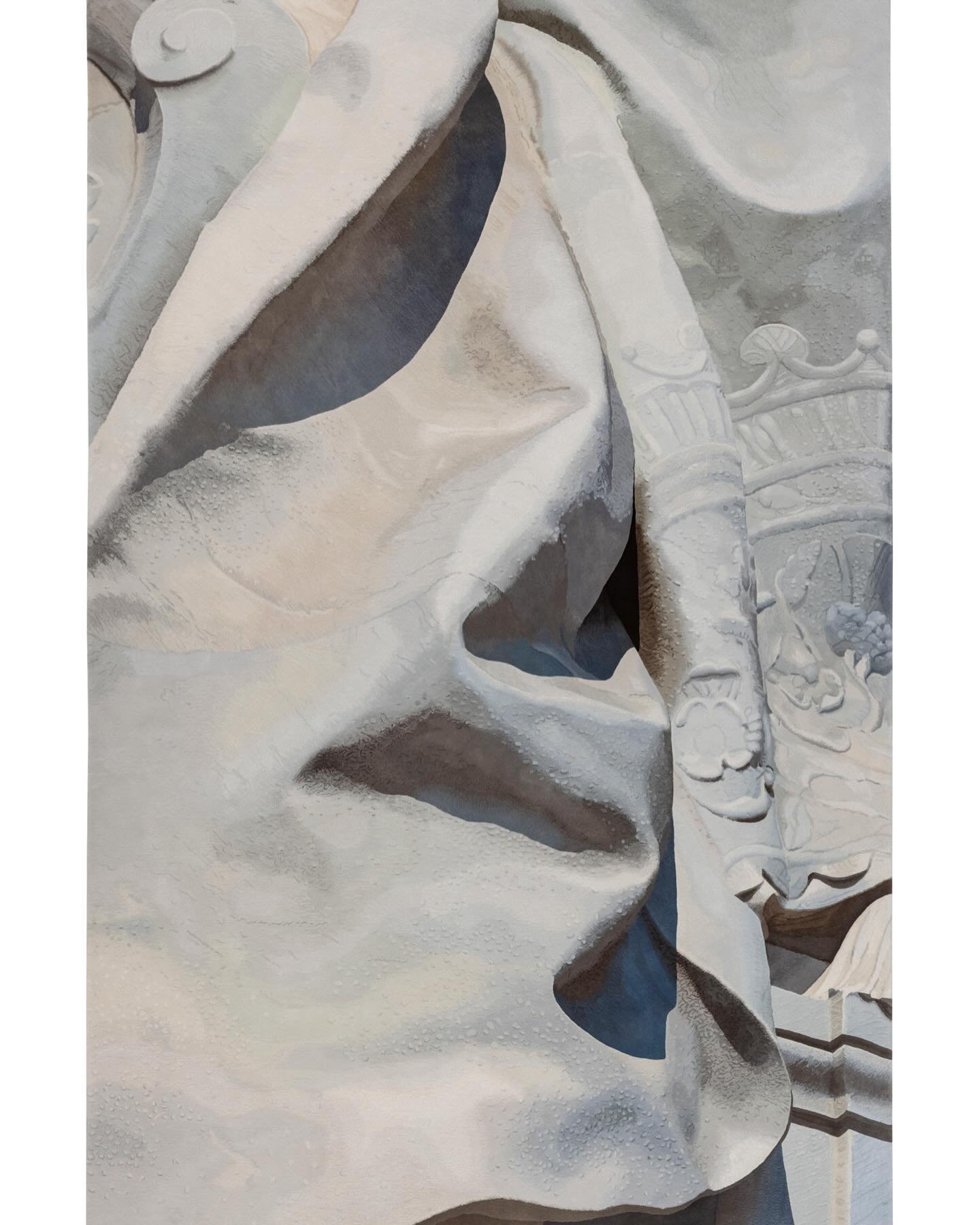 For London Craft Week 2024, @taipingcarpets unveils a photorealism tapestry of the iconic Queen Victoria memorial statue at its new Fulham Road showroom. Inspired by the natural beauty of Carrara marble, the wall hanging depicts an abstracted section
