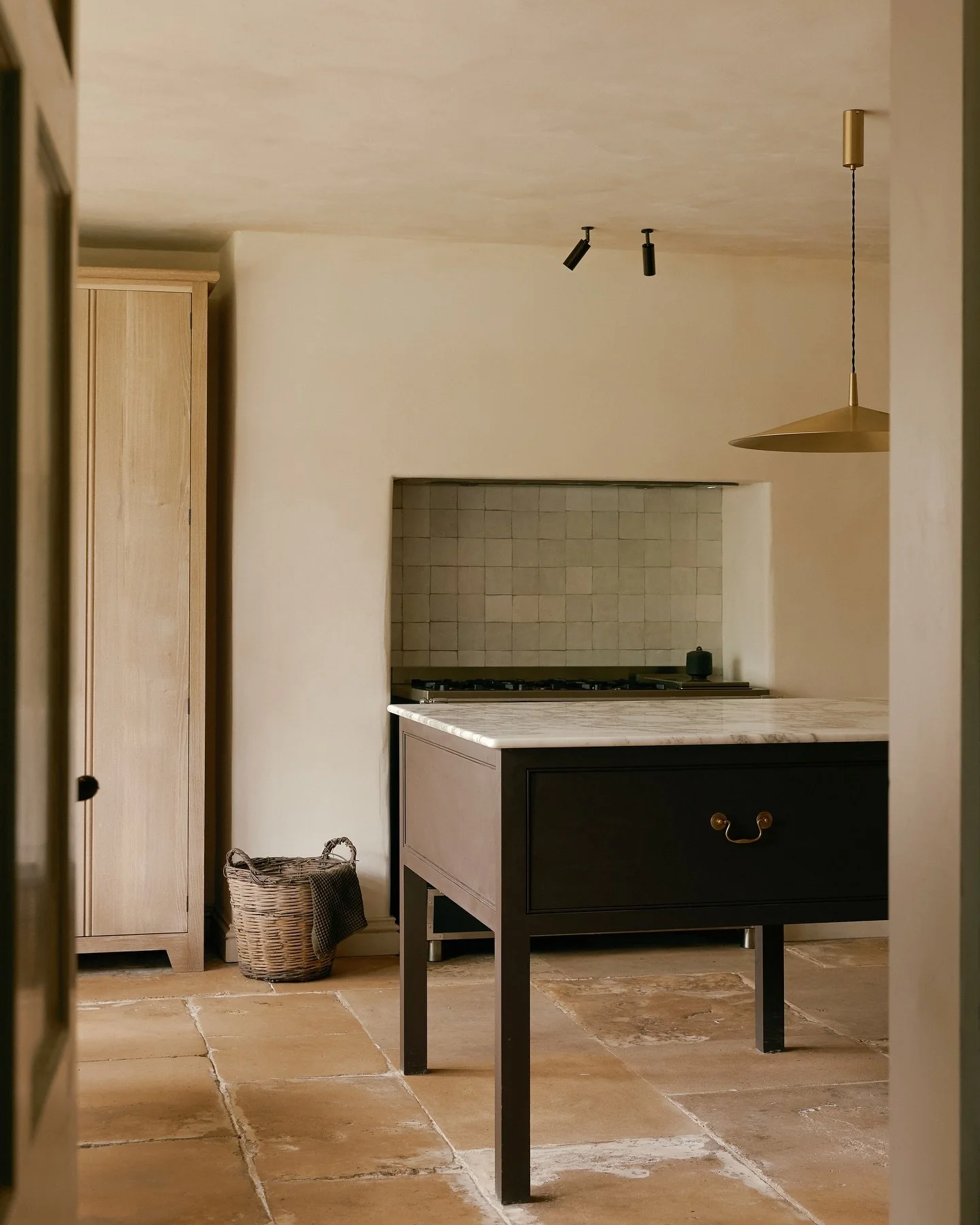 Brown is redefining the modern neutral. From warm dark shades such as @mylands_london&rsquo;s London Brown&trade;️ No.287 to Cigar BH.20, a retro toffee chocolate brown, these tones offer warmth, depth and versatility. Swipe to see how Mylands&rsquo;
