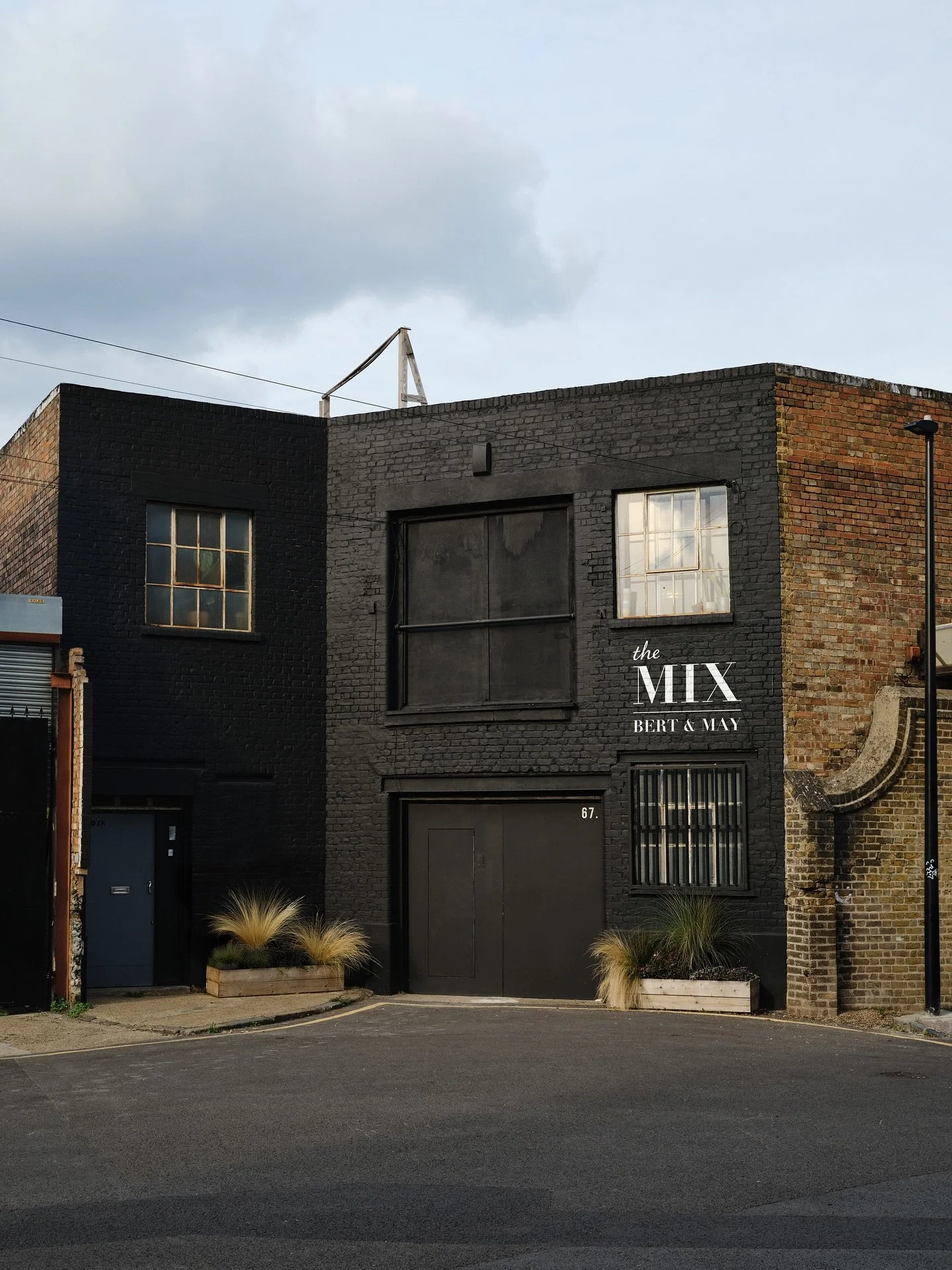 Exciting news! @bertandmay, the renowned handcrafted tile specialist, has announced the opening of The Mix by Bert &amp; May on 1 November 2025.
 
This new venture marks the brand&rsquo;s return to its original showroom home on Vyner Street, Bethnal 