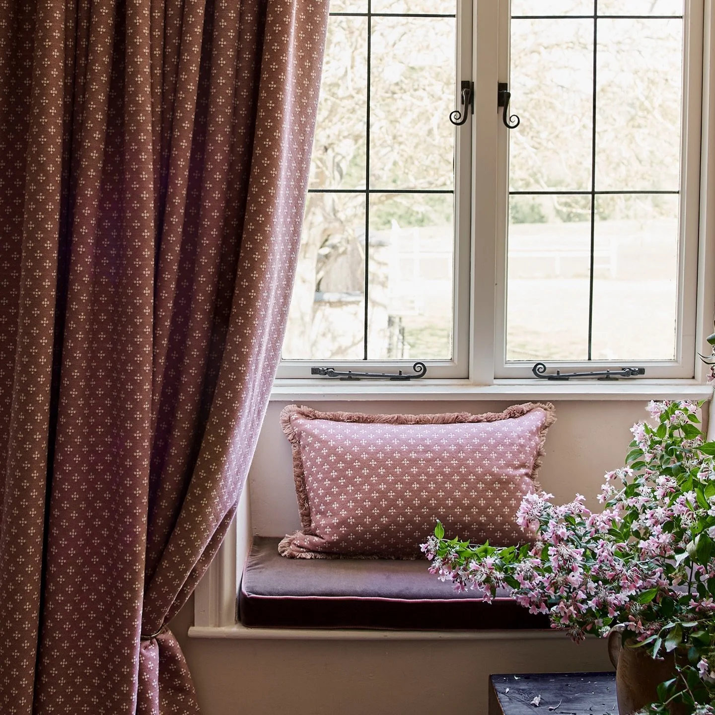 A closer look at @torimurphytextiles cushions, made with its signature English fabrics and trims.&nbsp;Bringing&nbsp;effortless&nbsp;warmth&nbsp;and&nbsp;personality&nbsp;through&nbsp;layers&nbsp;pattern and colour, the cushions soften a room and int