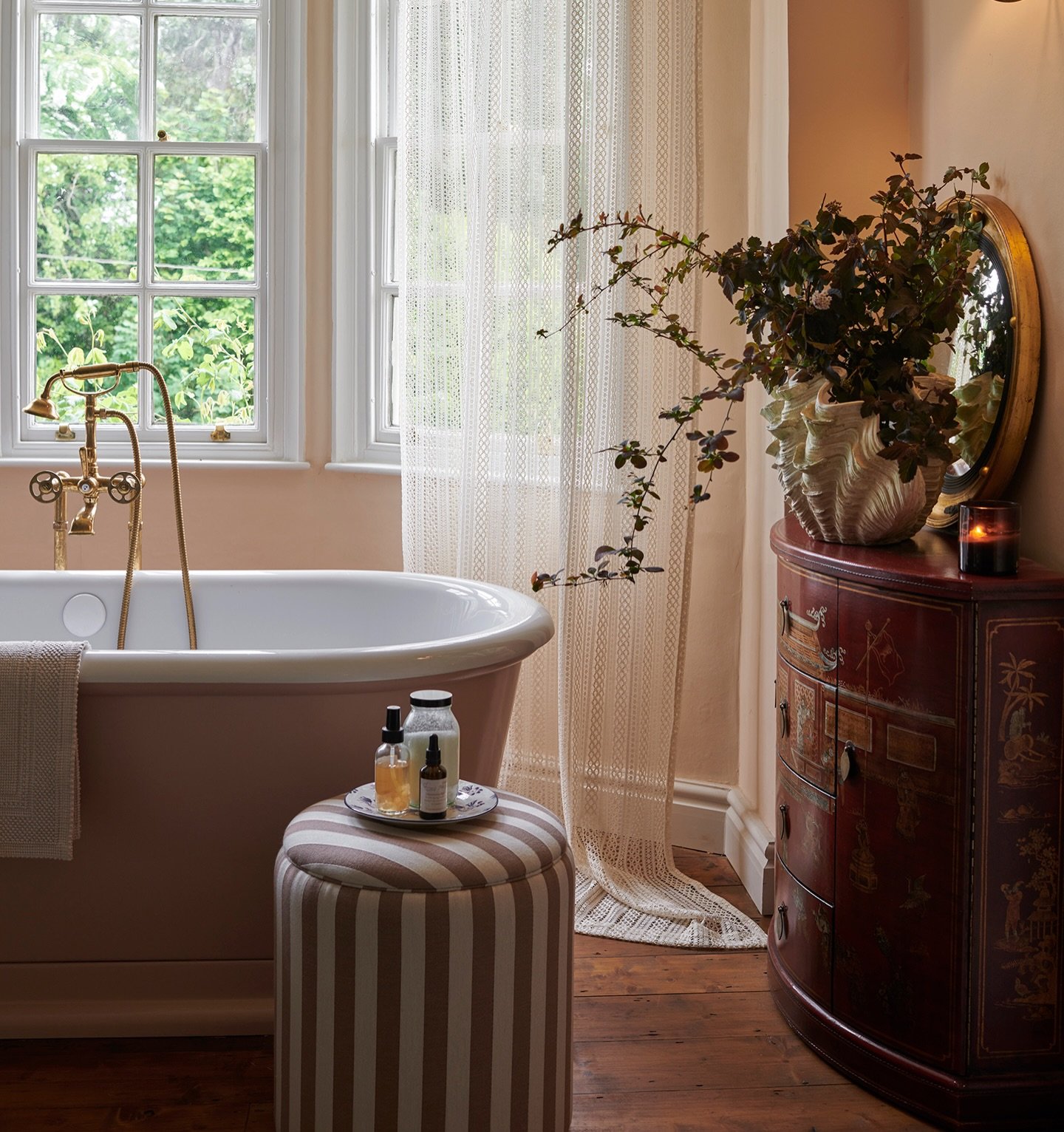 More than just a place to rest your feet, @torimurphy&rsquo;s footstools are endlessly versatile. Perfect at the end of a sofa or armchair, an extra seat for guests, a vanity perch, or even a table for drinks.
&nbsp;
Made to order in Derbyshire and