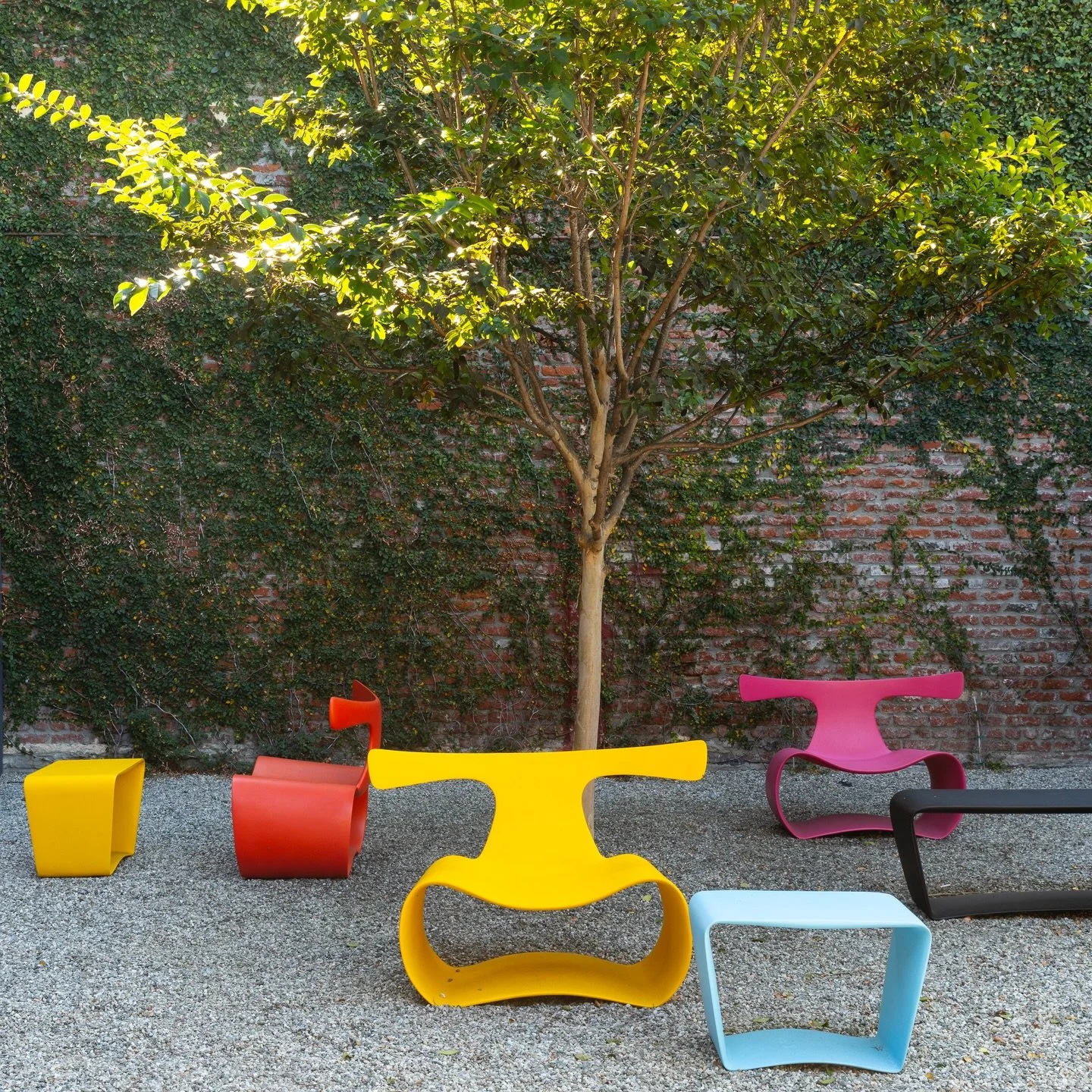 RALPH PUCCI&rsquo;s proprietary Plasterglass&nbsp;material imparts the look of plaster but is durable enough for indoor or outdoor use. From @ilkkasuppanen&rsquo;s Rizoma&nbsp;Side Table and @patrickelienaggar&rsquo;s&nbsp;Amalfi chair, to @paulmathi