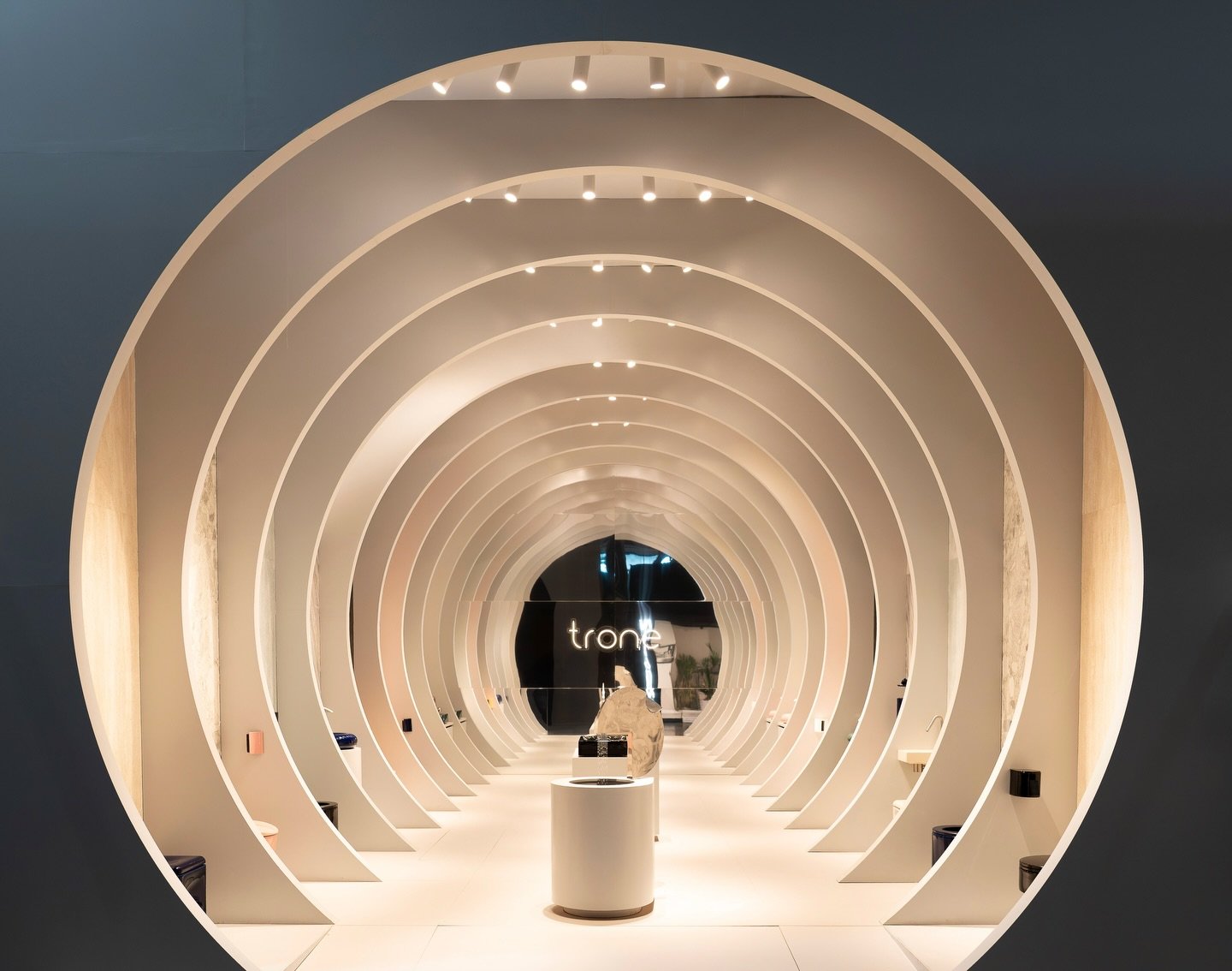 @trone_paris made its first appearance at Salone del Mobile 2026, unveiling a striking installation of concentric arches, guiding visitors through a curated journey of material and design. At its centre is Altesse, Trone&rsquo;s new smart toilet, a b