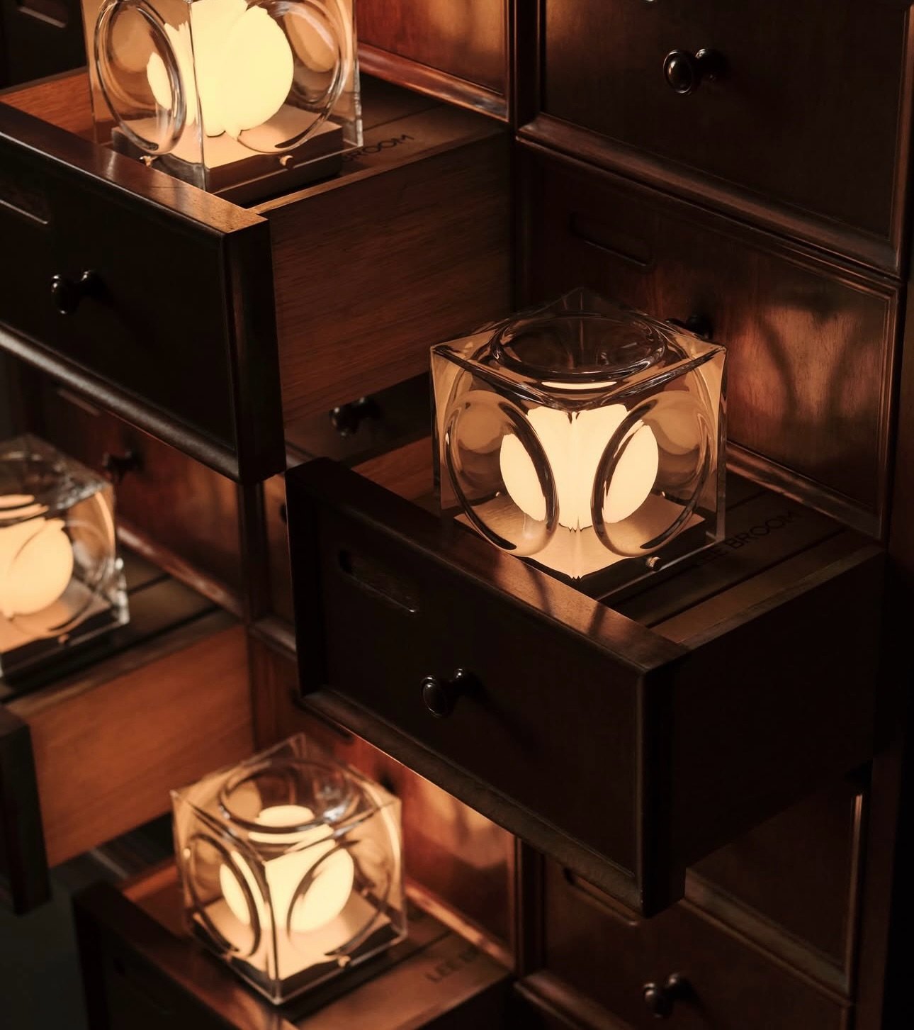 @leebroom presents the Chant portable table lamp in smoked glass as part of SHINE at @nycxdesign, an exhibition by @coolhunting bringing together 70 designers exploring the current state of lighting through craft, technology and material expression. 