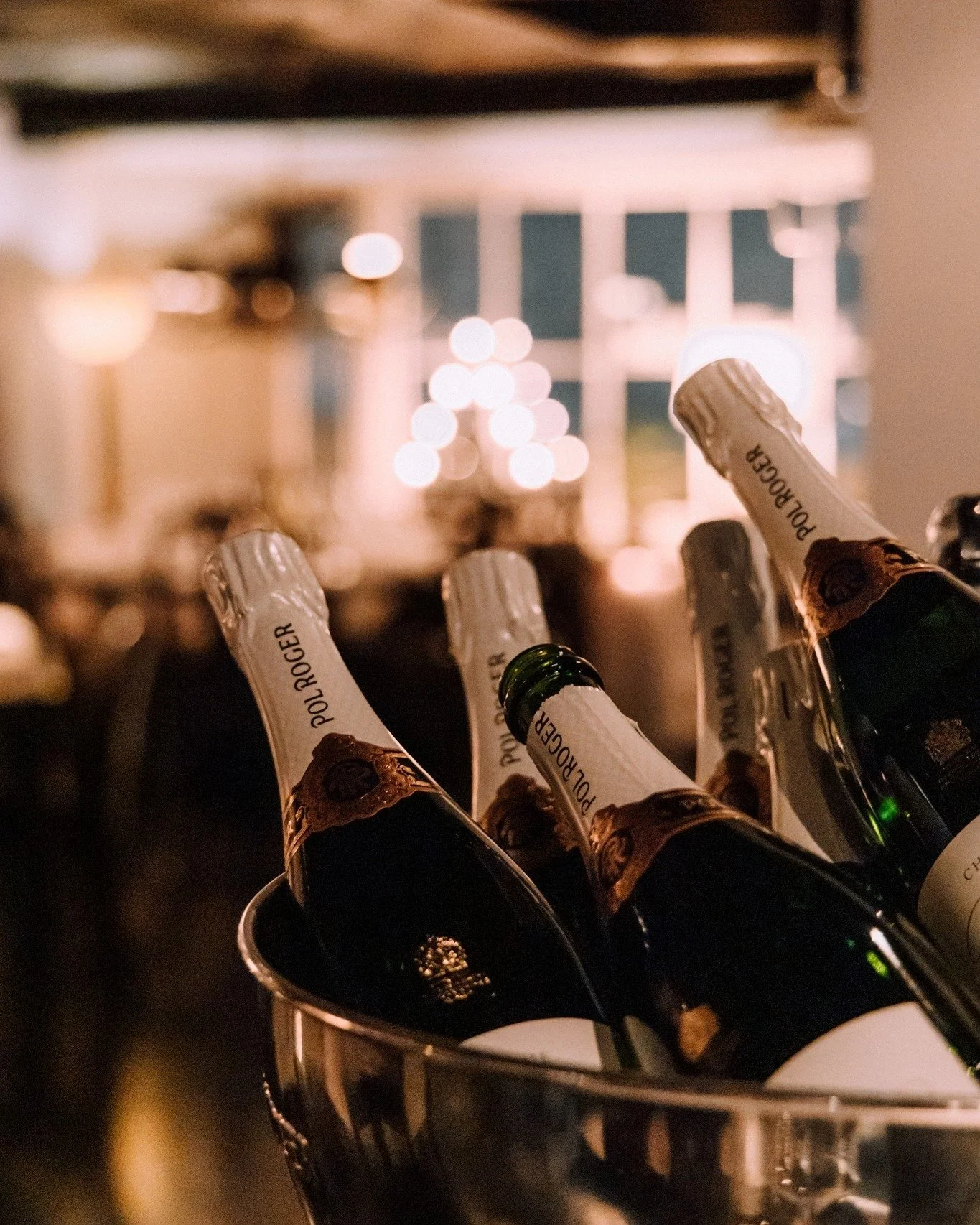 Champagne, sup&eacute; och Rydell &amp; Quick p&aring; scen, det &auml;r ny&aring;r p&aring; H&ouml;gis 🪩🪩
Fira med stil, dansa hela natten och vakna i fj&auml;llen. S&aring; perfekt start p&aring; nya &aring;ret 😍