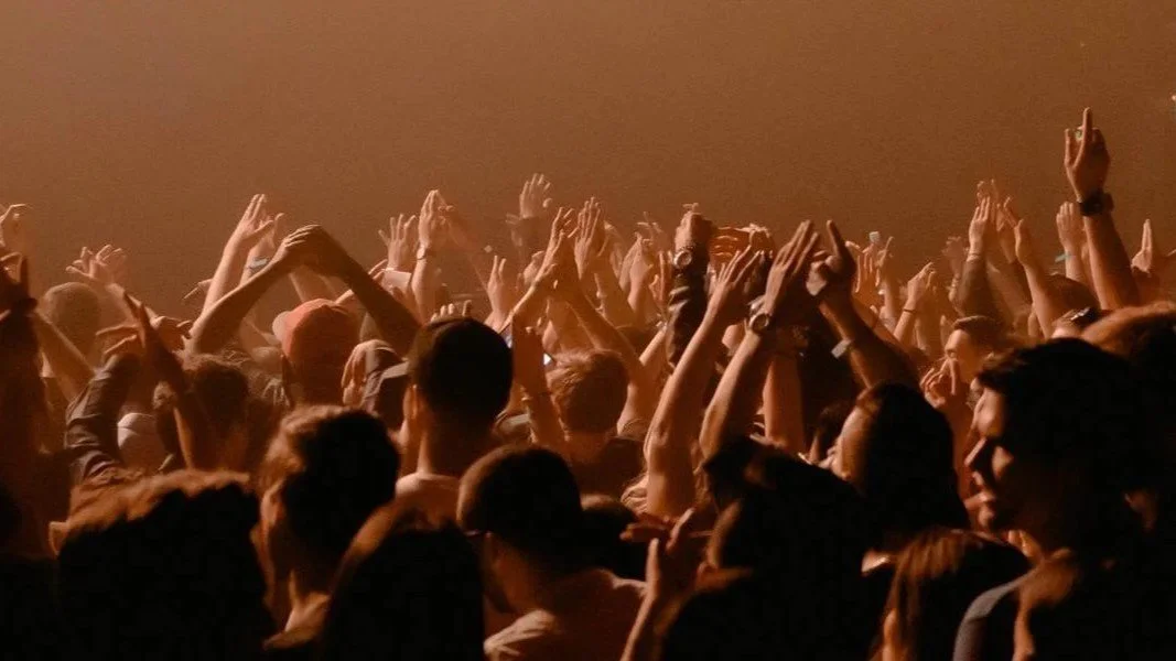 Det &auml;r inte riktigt vinter f&ouml;rr&auml;n H&ouml;gis haft sin &aring;rliga kickoff! 

Helgen 12-15 december bjuder vi in till en otrolig s&auml;songsstart med artister, DJ och st&auml;mningsfulla toner i Pianobaren, d&auml;r v&aring;r pianist 