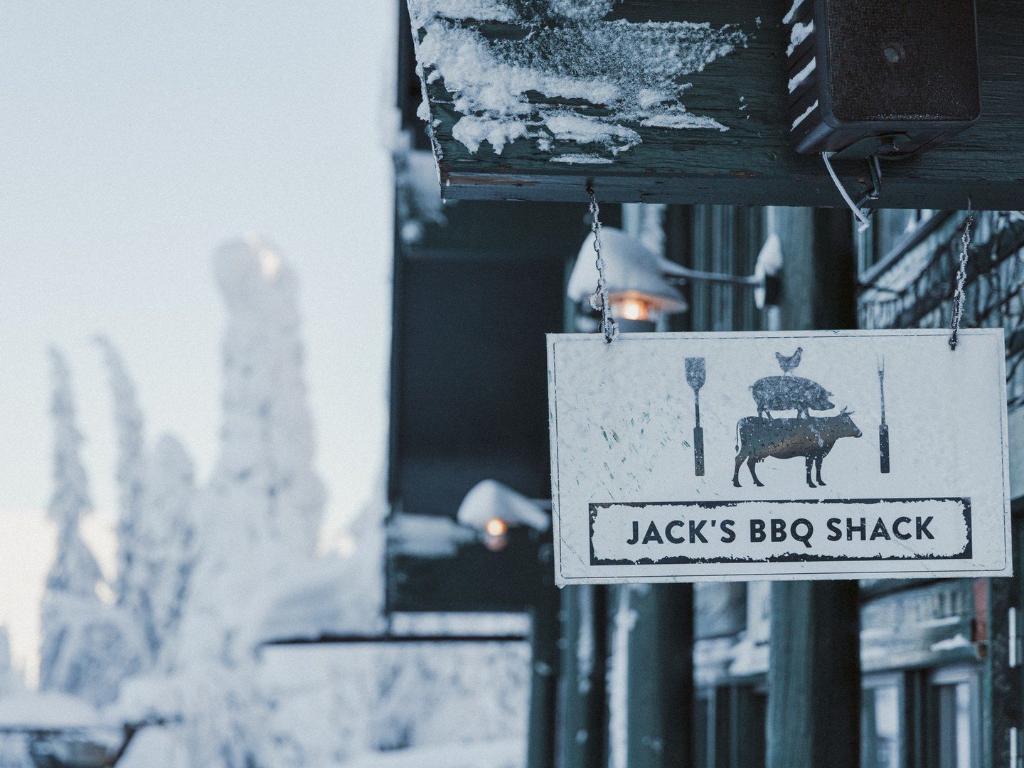 Liften &auml;r ig&aring;ng p&aring; H&ouml;gis och det &auml;r dags att &ouml;ppna upp d&ouml;rrarna till Jack&rsquo;s BBQ,  en sj&auml;lvklar m&ouml;tesplats f&ouml;r hungriga skid&aring;kare, familjer och livsnjutare.

H&auml;r samlas man f&ouml;r 