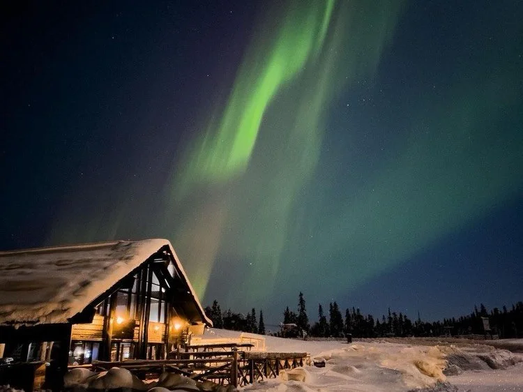 JACK&rsquo;S BBQ FAMILY DINNER🔥 Vecka 7-9 har vi &ouml;ppet Jack&rsquo;s &auml;ven p&aring; kv&auml;llen! &Aring;k skotersl&auml;de fr&aring;n middagen och upplev fj&auml;llets r&ouml;kigaste sharing BBQ-middag! &Ouml;ppet tisdagar 19.00. Satt meny?