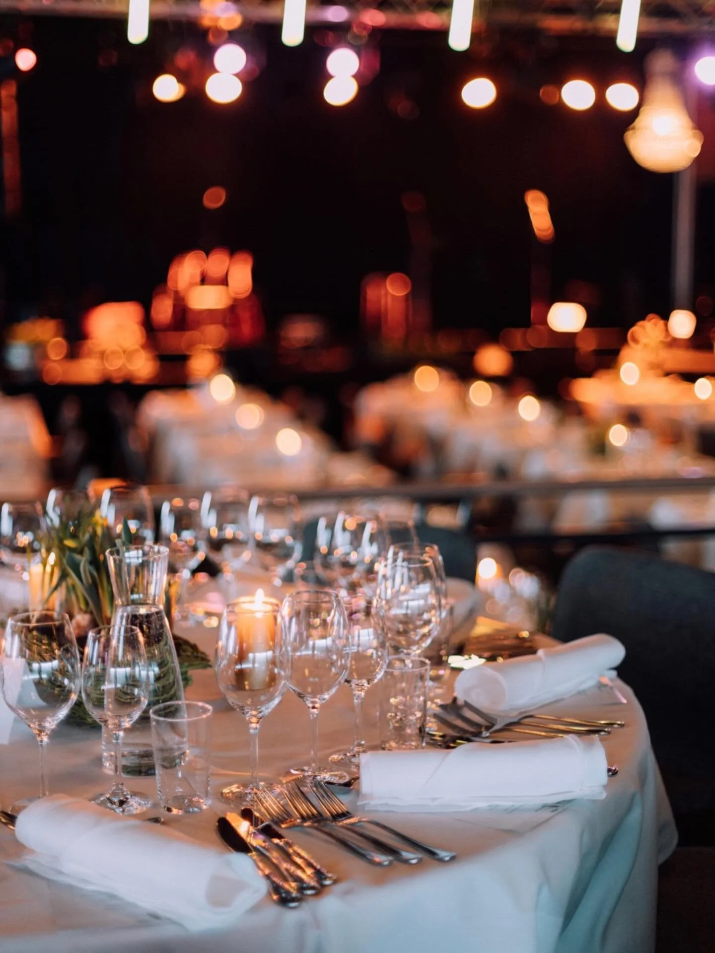 Fira p&aring;sken hos oss i Vintertr&auml;dg&aring;rden! 🥂🐰

P&aring; l&aring;ngfredag inleder vi kv&auml;llen med en f&ouml;rdrink i Pianobaren. D&auml;refter st&aring;r Brolle, Mimi Werner samt Oskar Magnusson och Mats Billinger fr&aring;n Sven-I