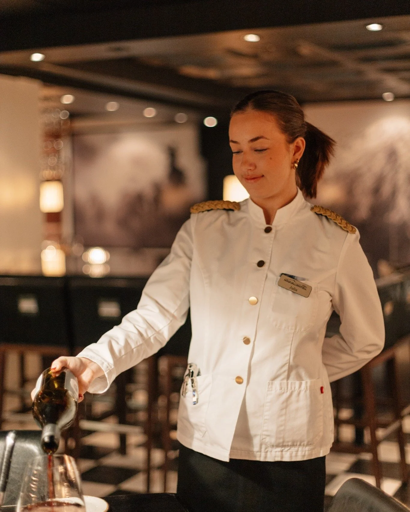 Vill du ha v&auml;rldens b&auml;sta vinter p&aring; fj&auml;llets finaste arbetsplats? 
P&aring; S&auml;lens H&ouml;gfj&auml;llshotell f&aring;r du inte bara chansen att jobba med fj&auml;llets b&auml;sta team, du f&aring;r ocks&aring; v&auml;nner f&