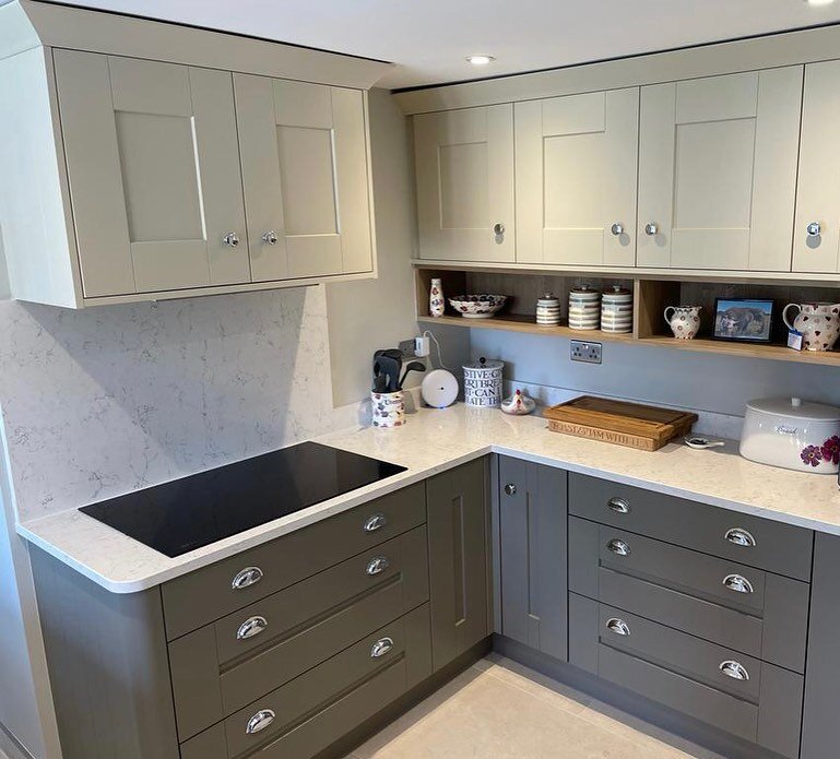 One of our favourite colour combinations, Stone and Clay complement each other perfectly to create a timeless and elegant look in this Laura Ashley kitchen. 

Please get in touch to book an appointment in our showroom!