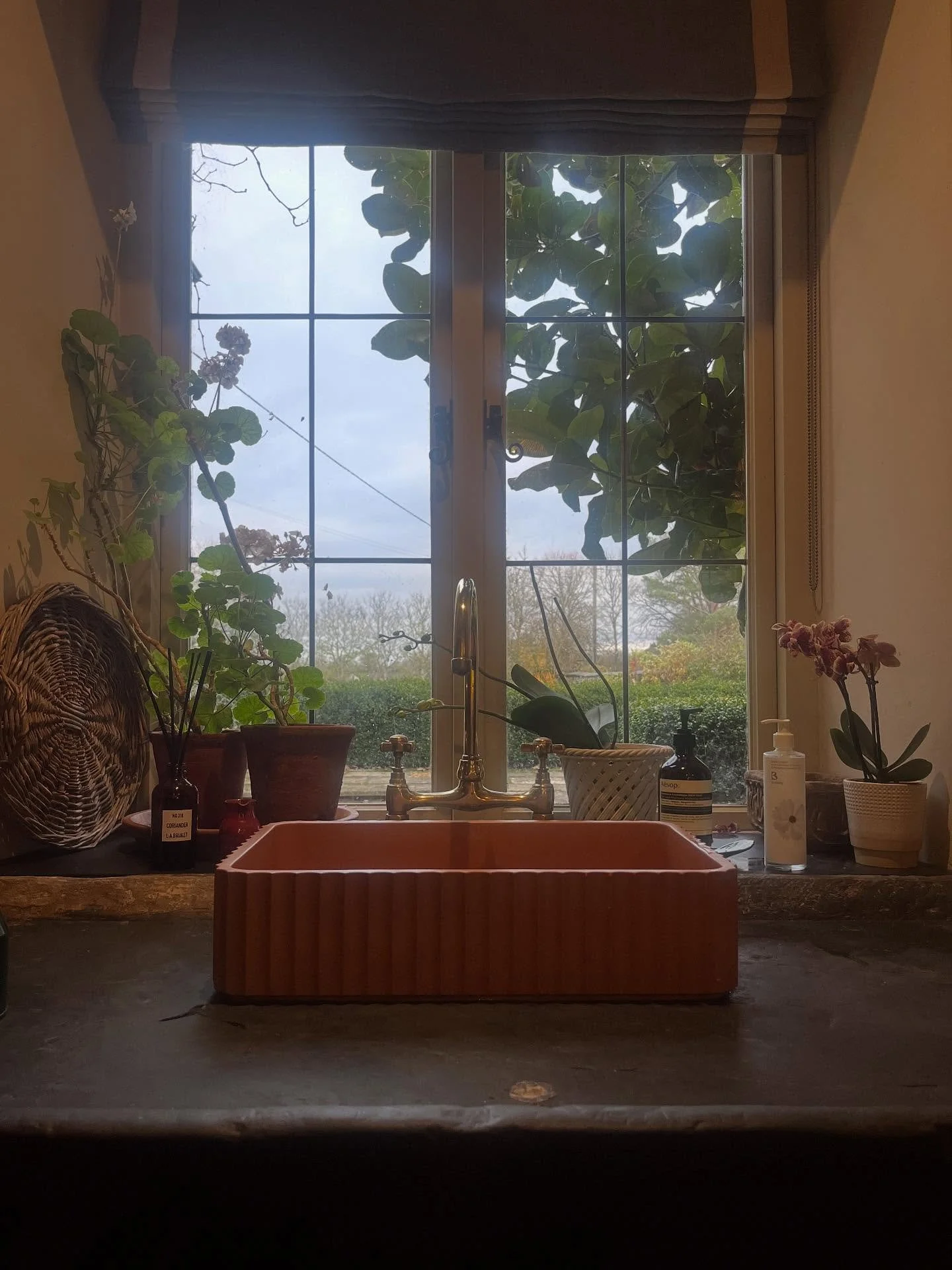 Design by me @studiorhd  SMELLS  by @labruket @aesop and @bramleyproducts 
Finally found the right sink @lussostone 💚🧡