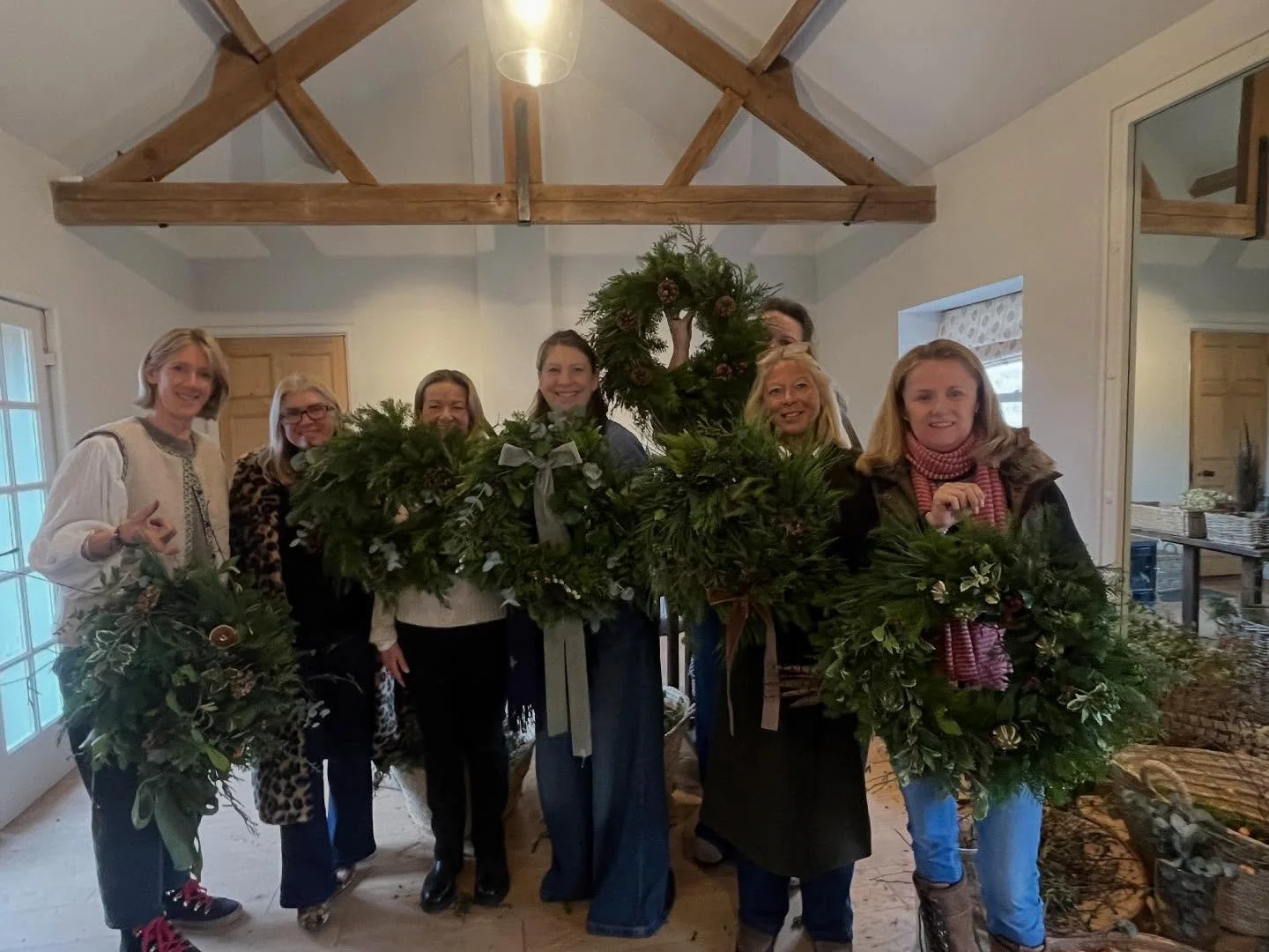 We had a FABULOUS morning with @ona_gold_flowers - and just check out those amazing wreaths . There are spaces at our afternoon workshop on the 12 th December. messsge me for more details ❤️💚