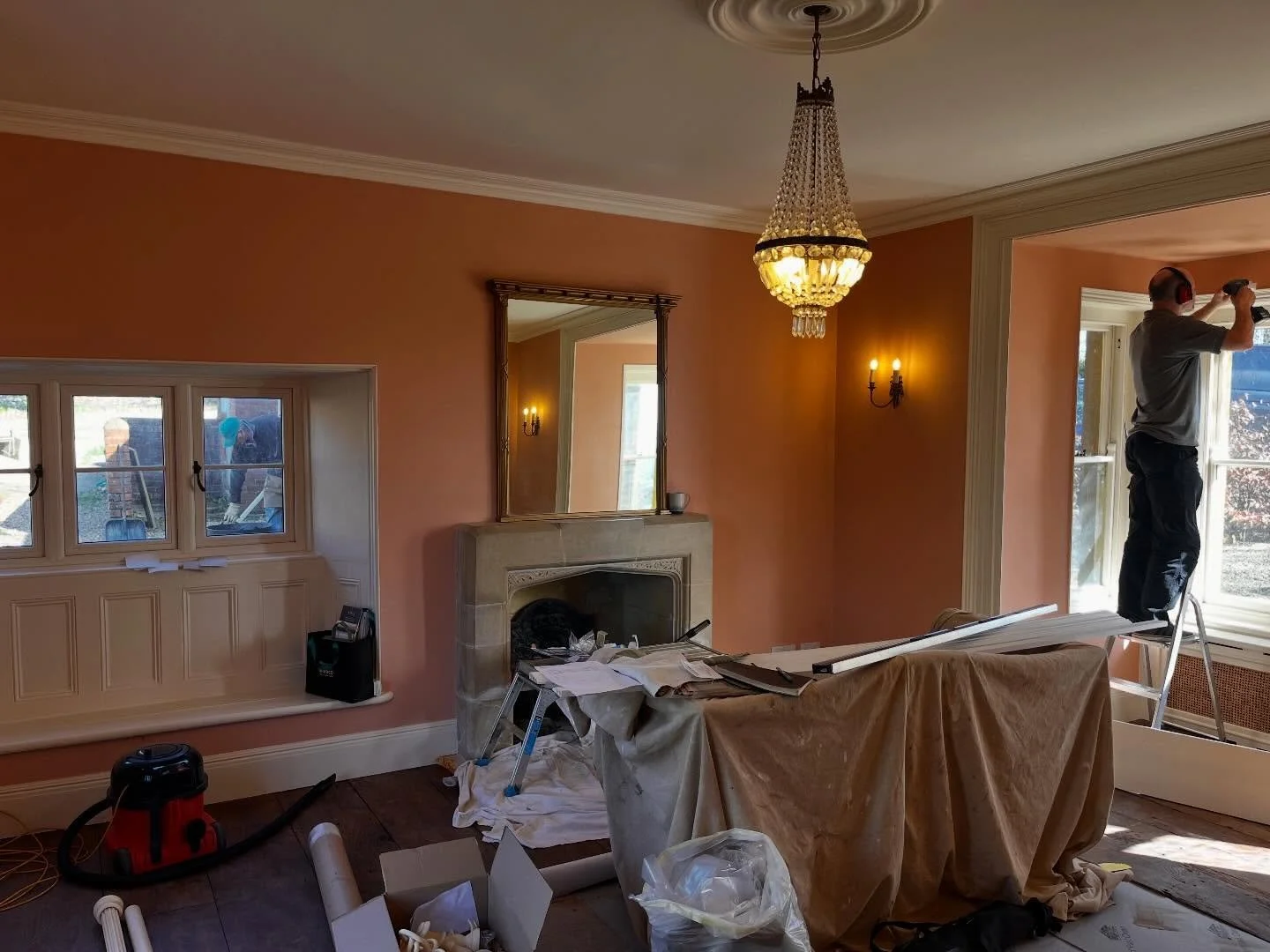 S A T U R D A Y fun . Putting up poles and pelmet boards ready for curtain hanging and CHIC blinds in a conservatory .
The team had a busy weekend at home and my favorite wall light this week :) 
Do you need curtains ? 
Do you need blinds ?
Do you ne