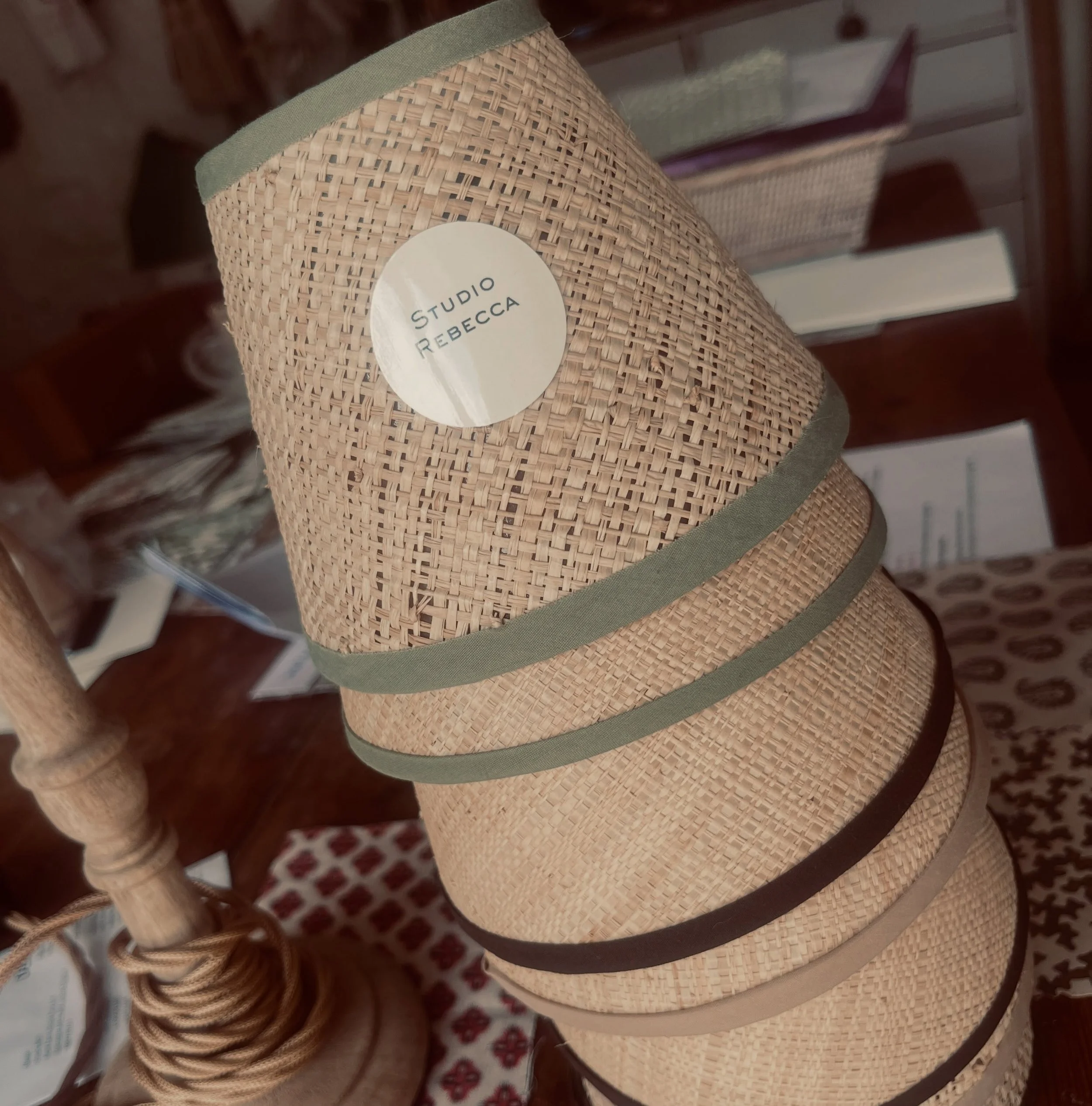 Small raffia candle clip shades 😎 
Made in the UK in small batches 
Chocolate, Nude or Sage Green trim 
See them in person  @chapel_andco or in my wee shop 💚 #raffiashade #candleclip #candleshade #madeintheuk🇬🇧
