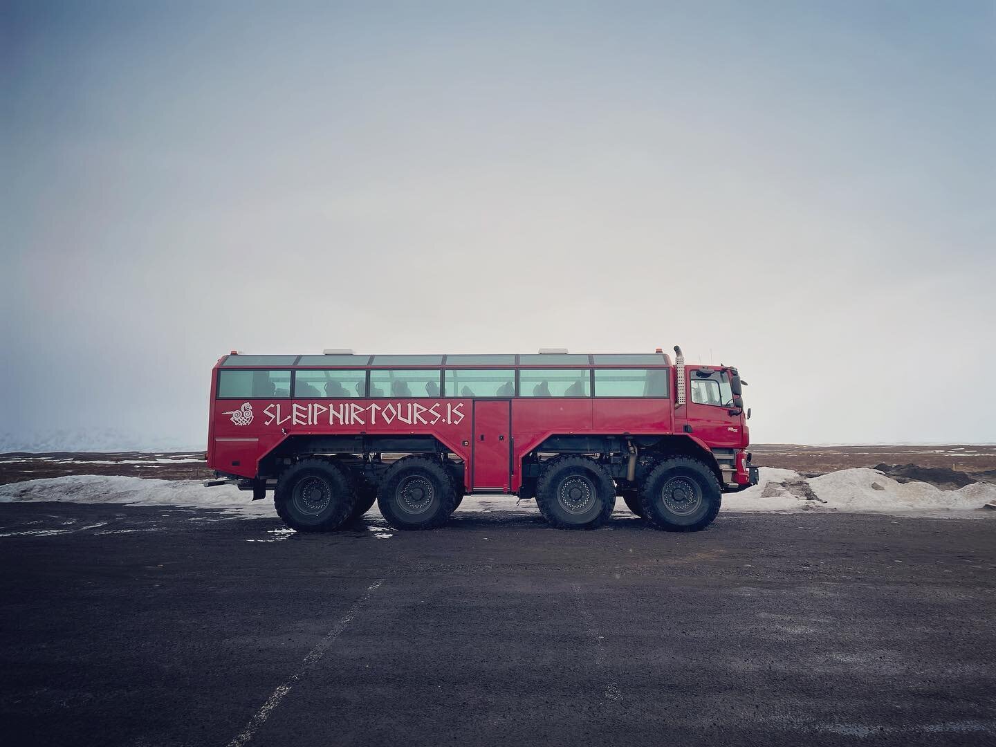 Might have gone a bit overboard with the hire car 🛻 🥶 

#gullfoss #waterfall #iceland #glacier #monstertruck