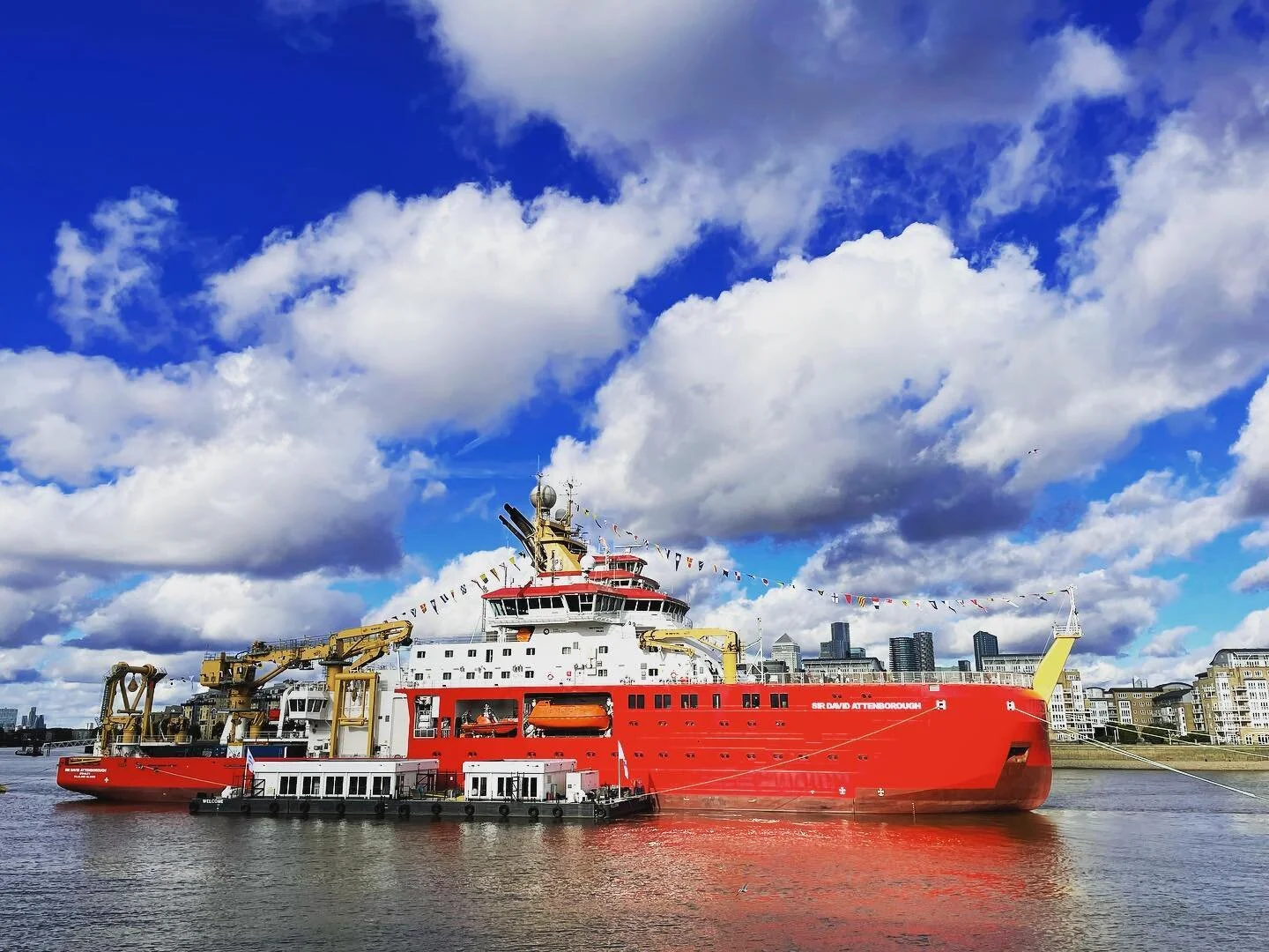 RRS Sir Dave and Boaty are in town 🛥

#boatymcboatface #rrssirdavidattenborough #arcticexplorer #polarresearch #iceworldsfestival #greenwich #thames