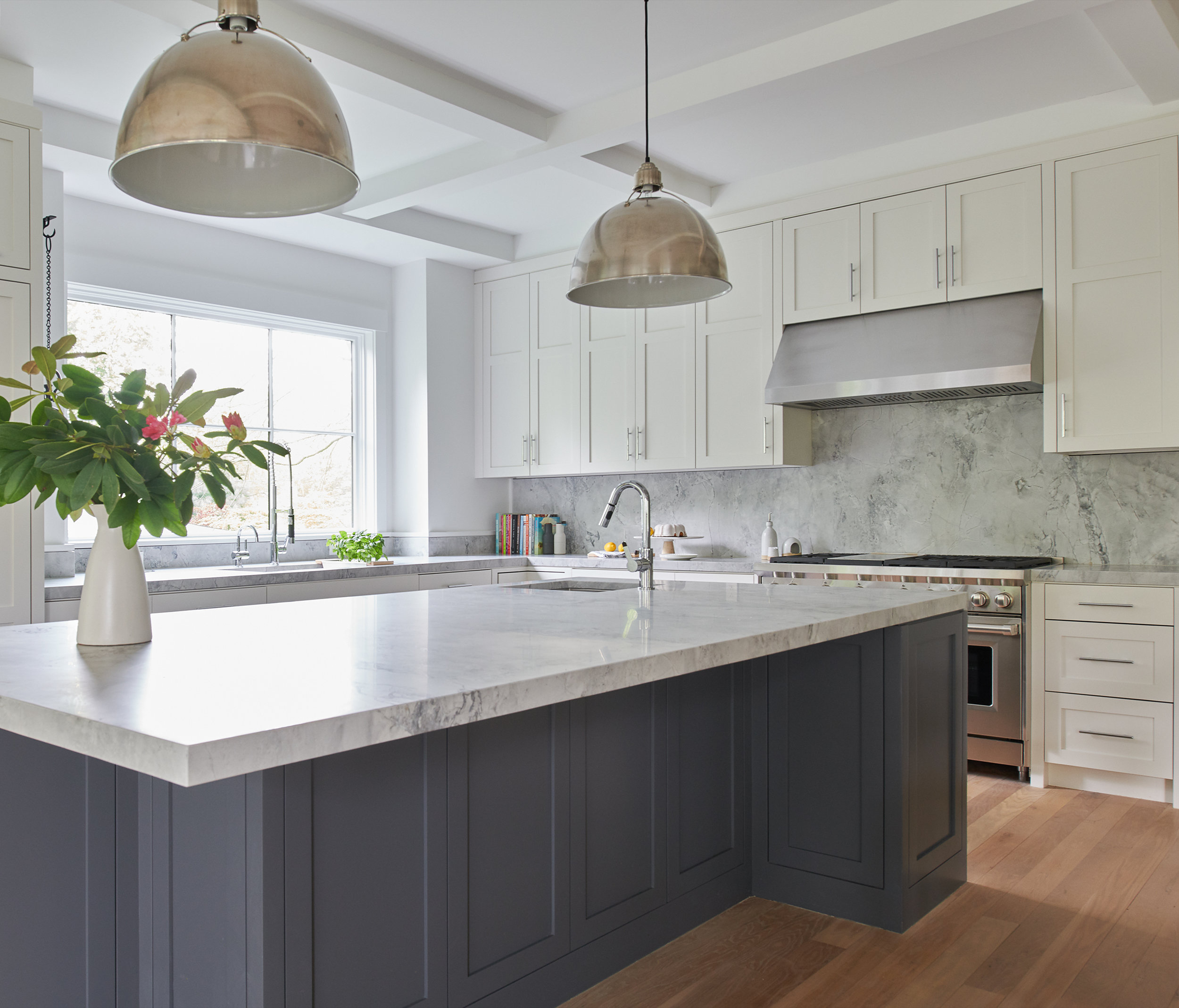 Kitchen-island_16 Orchard-New Canaan-C.jpg