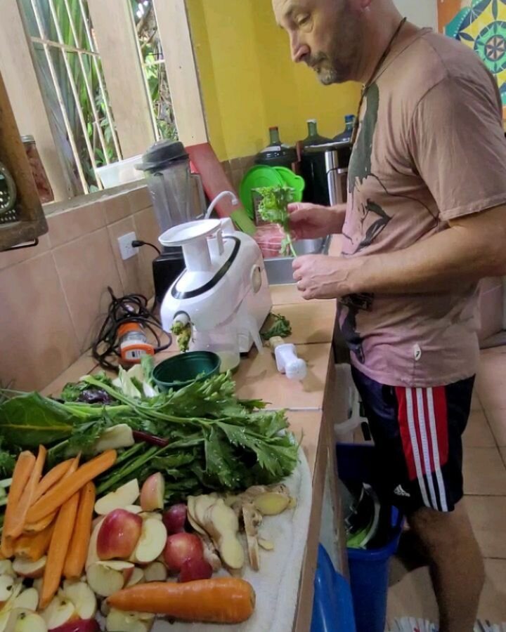 I'm making some green juice today.  Cures all! Organic greens, cucs, carrots, chard, pina, apple and I like to add ginger, onion, and parsley for that savory spice that explodes.  It's amazing.  Raph, this ones for you. 
#timhalleycatering #timhalley