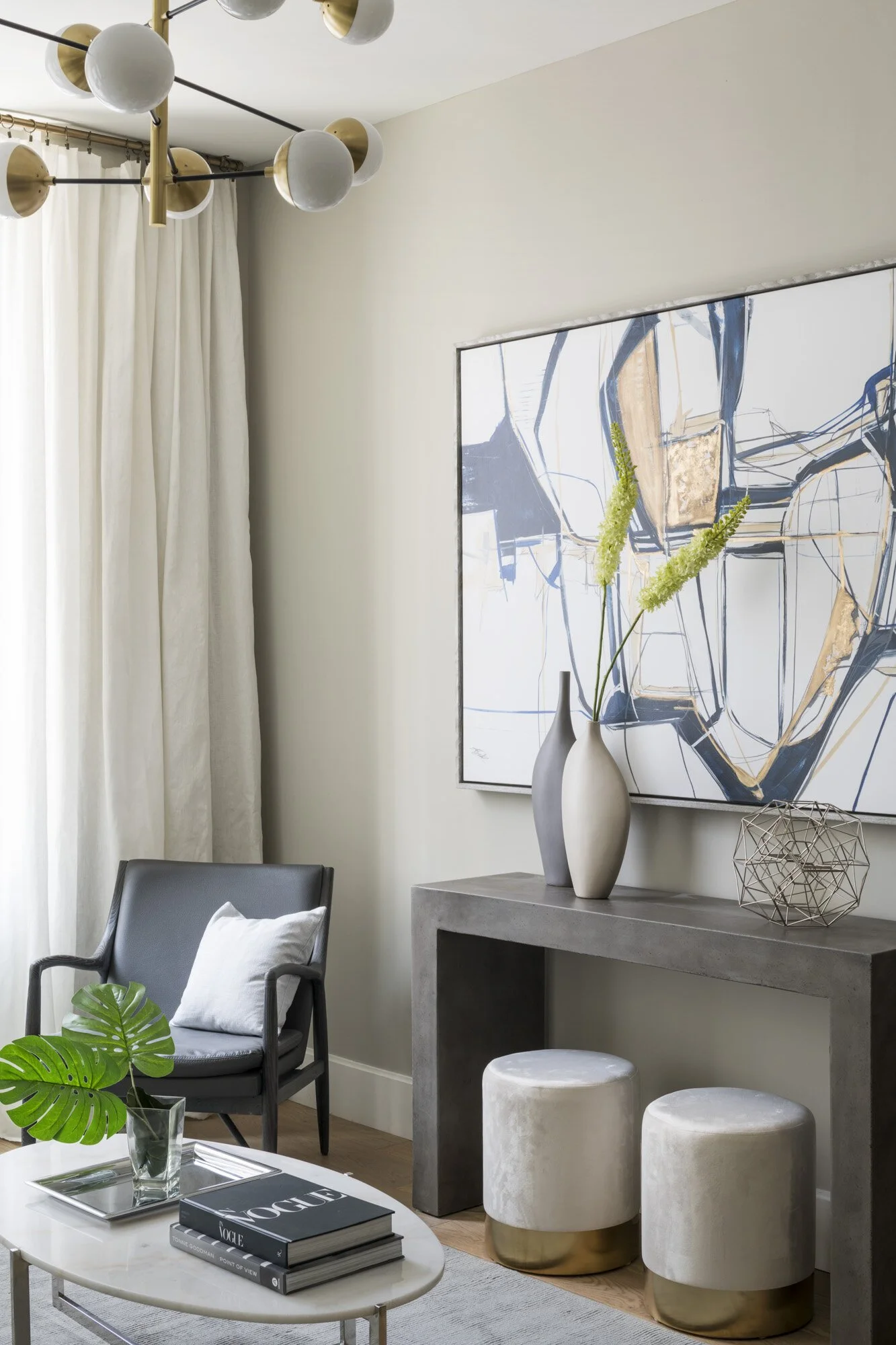Galerie+1+bedroom+vignette.jpg