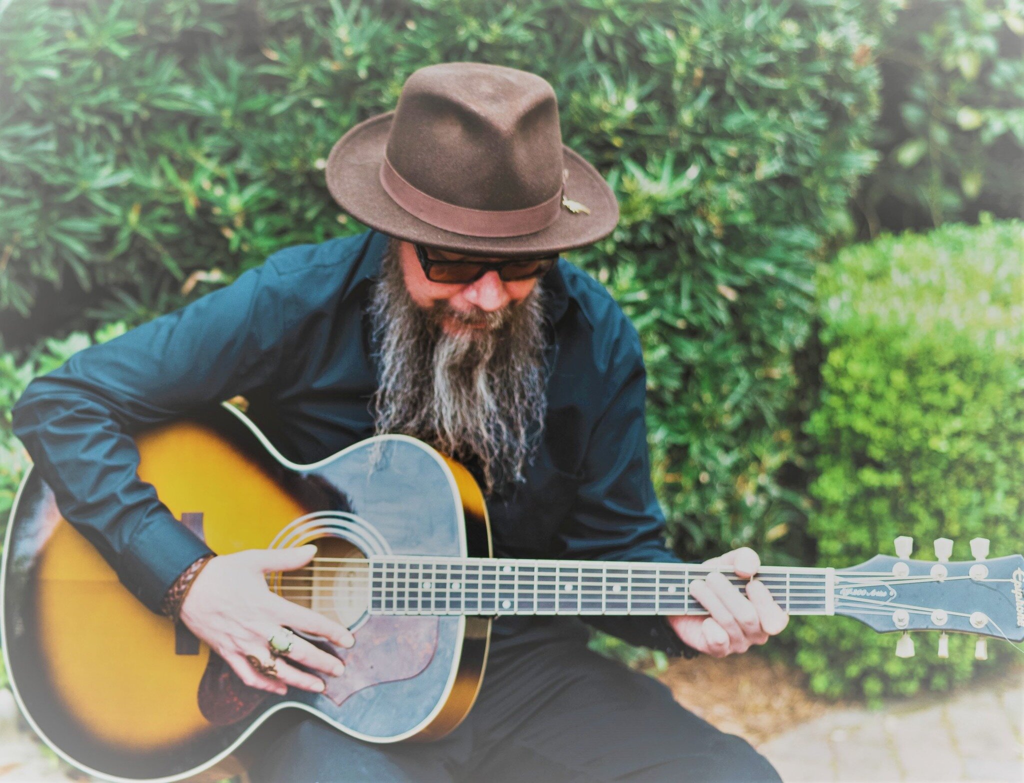 This Acoustic Thursday, blues guitarist and singer-songwriter, Ray Lundy, will be performing on the Acoustic Altar from 6-9 PM. 🎸 

Lundy's influences include Howlin' Wolf, Muddy Waters, and Johnny Cash, among many others. Originally from Las Vegas,