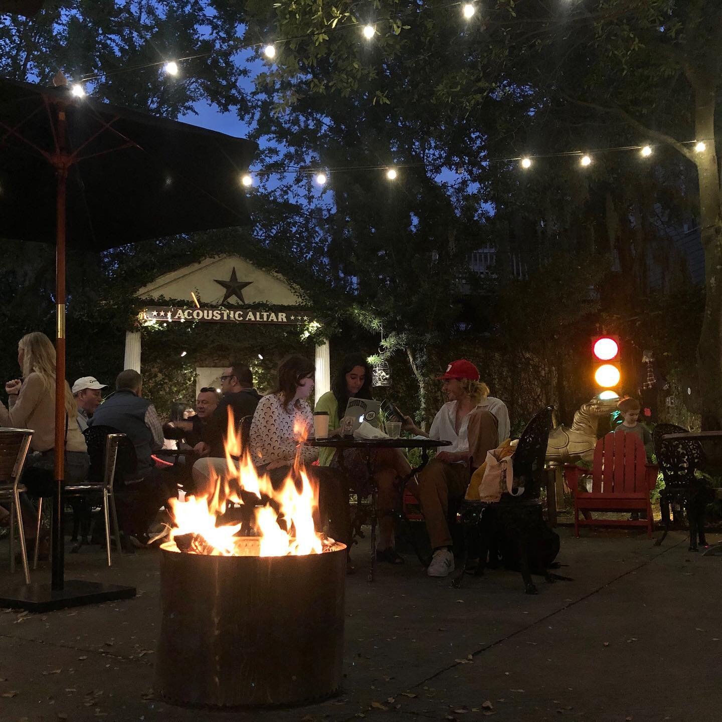 Join us tonight for Fire and Wine! Enjoy half-priced bottles of wine and cozy up by our fire pits in the courtyard. Don't forget to grab a s'mores kit for the ultimate experience! See you from 6-9 PM every Saturday. 💫🔥 

#visitsavannahga #foxyloxyc