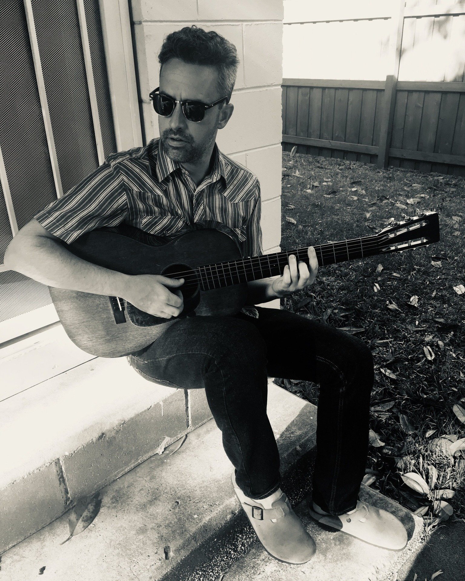 Got Thursday night plans? Now you do! 🎶 

From 6-9PM, Adam Nye will be performing in the courtyard and you won&rsquo;t want to miss it. Bring a friend and come on out to Foxy Loxy. 

#savannahga #visitsavannah #acousticthursday #livemusic #foxyloxy 