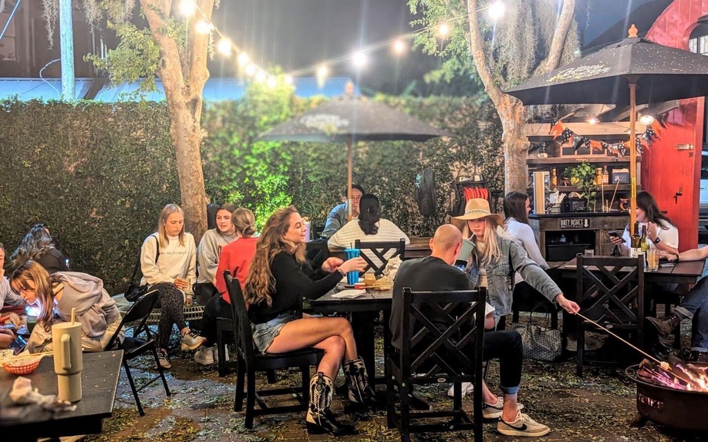 Saturday calls for good company... Join us every Saturday for Fire &amp; Wine! We offer half-priced bottles of wine, fire pits in the courtyard, complimentary marshmallows and s'mores kits available for purchase. 🙌 

#visitsavannahga #foxyloxycafe #