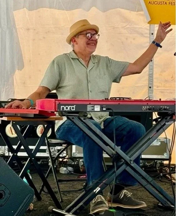 ✨ Come out for Acoustic Thursday at Foxy Loxy!

 Unwind to the musical stylings of David Neches and your favorite cup of something warm. Live music starts at 5PM.

#AcousticThursday #FoxyLoxyCafe #LiveMusicVibes @davidneches
