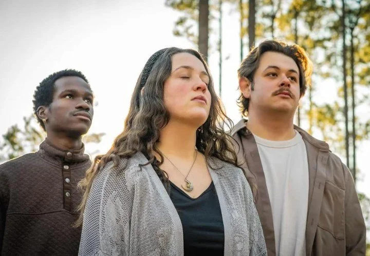 🎸 Acoustic Thursday with Earthtones 🎸 Live acoustic music in the courtyard 5&ndash;8 PM. Grab a drink, find a seat, and let the music move you. 

#CityHotelMusic #AcousticThursday #LiveTunes  #visitsavannah #courtyardnights #whattodoinsavannah #sta