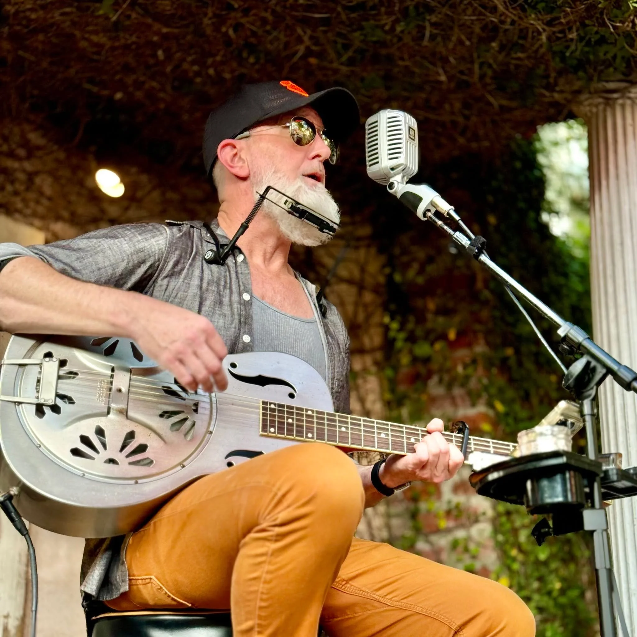 🎸 Acoustic Thursday is back at Foxy Loxy! Join us Thursday, October 30 from 5&ndash;8 p.m. for live music by Markus Kuhlmann of Clouds &amp; Satellites. Find a seat in the courtyard and let the music carry you into the weekend. 🌙🎶 

#AcousticThurs