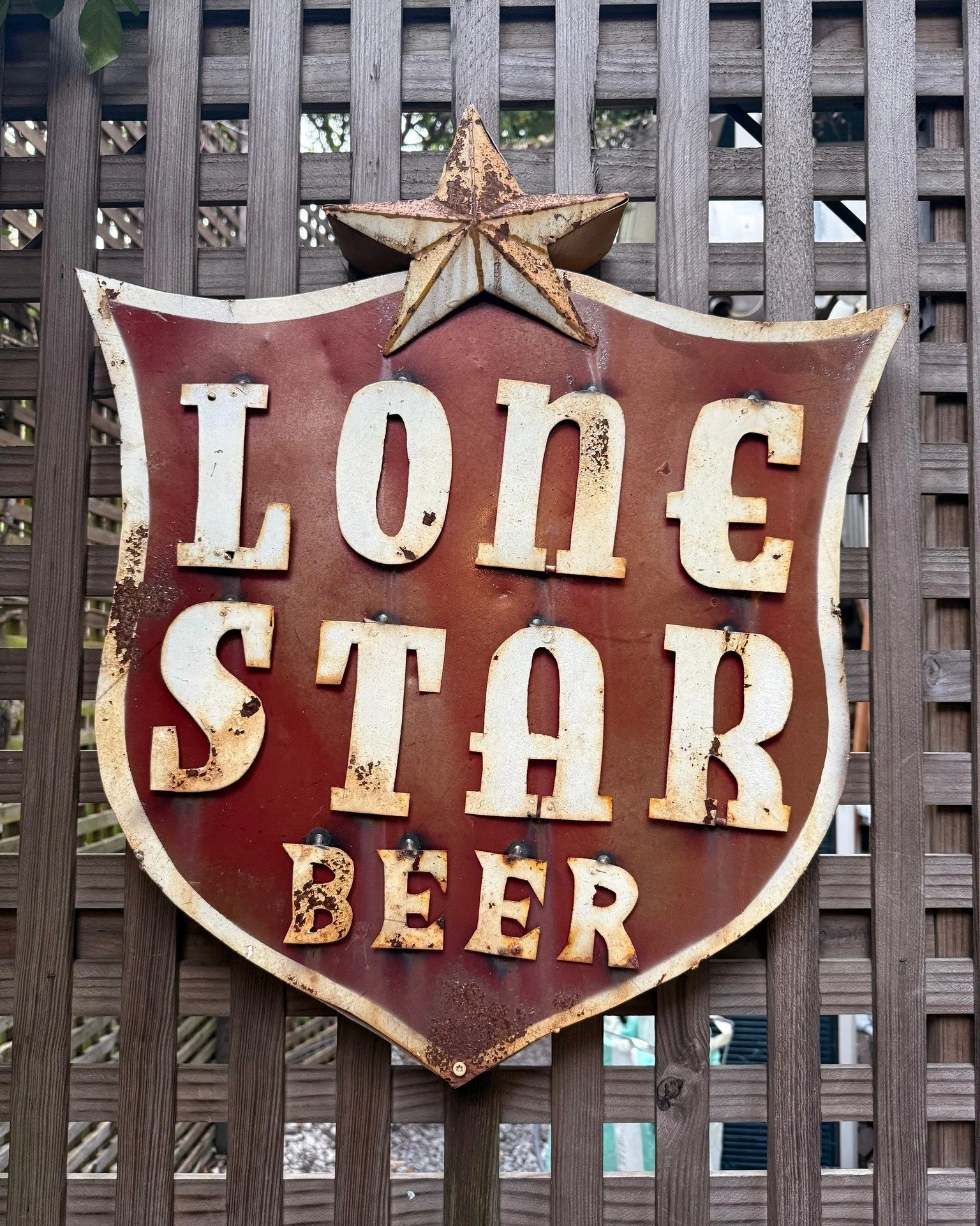 Cheers to the weekend! Stop by Foxy Loxy from 6&ndash;9 p.m. and grab a hot or iced latte or a Lone Star beer for just $3 during happy hour. Whether you're winding down or gearing up for the weekend, we&rsquo;ve got your happy hour covered.
#LattesAn