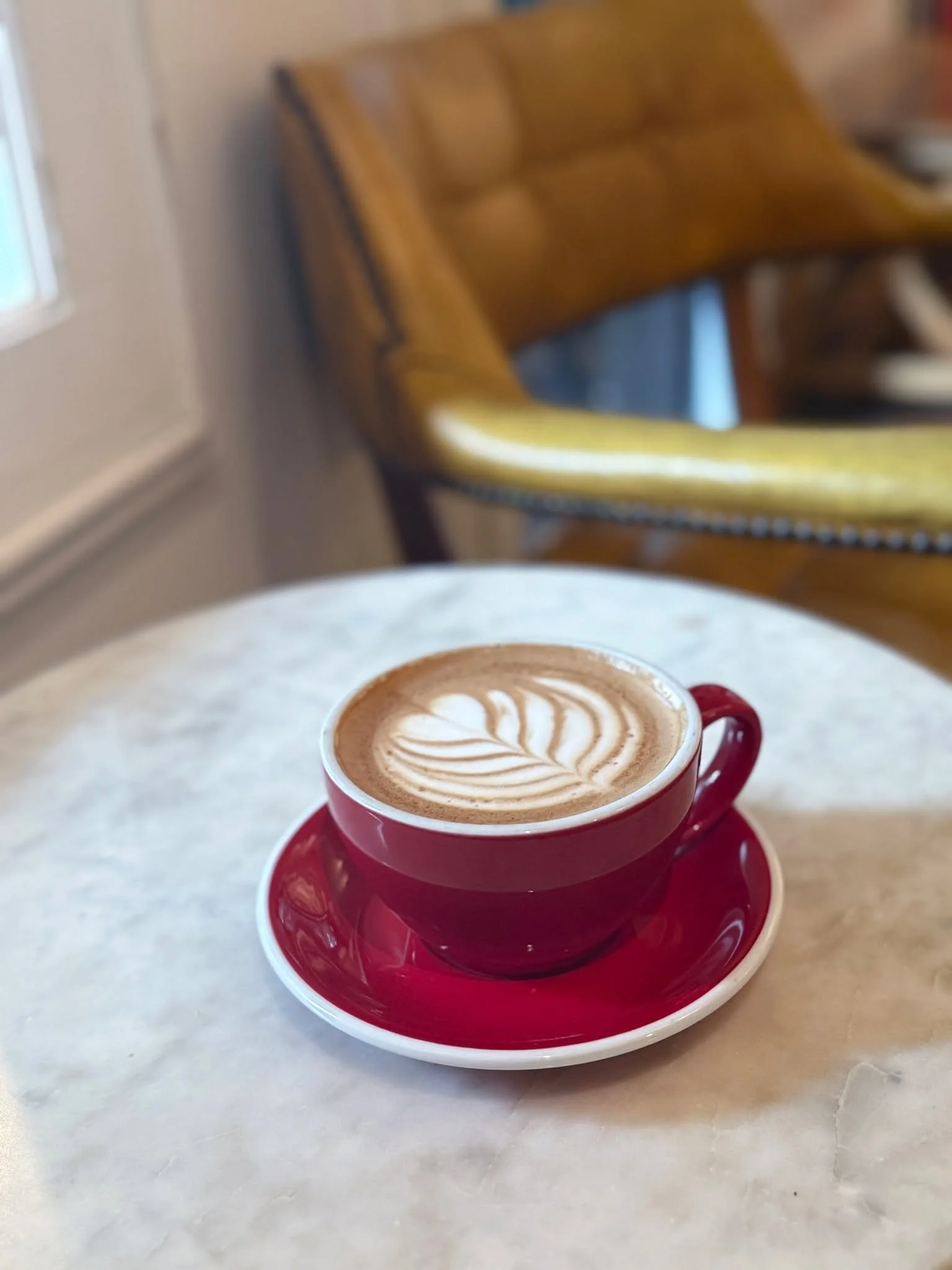 Join us for Lattes &amp; Lone Stars Happy Hour every Friday from 6&ndash;9 p.m.
☕ $3 iced or hot lattes
🍺 $3 Lone Star beers from Texas
Kick off the weekend with good vibes and great drinks!
#FoxyLoxyCafe #HappyHour #SavannahCafe