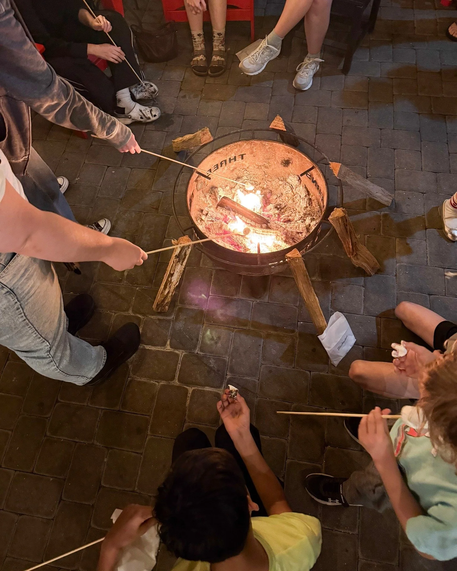 Join us for Live Music Fire &amp; Wine with @the.may.belles tonight from 6&ndash;9 PM for half-priced wine bottles, complimentary marshmallows, and s&rsquo;mores kits available for purchase.

Cozy up by the fire, sip some wine, and enjoy those courty