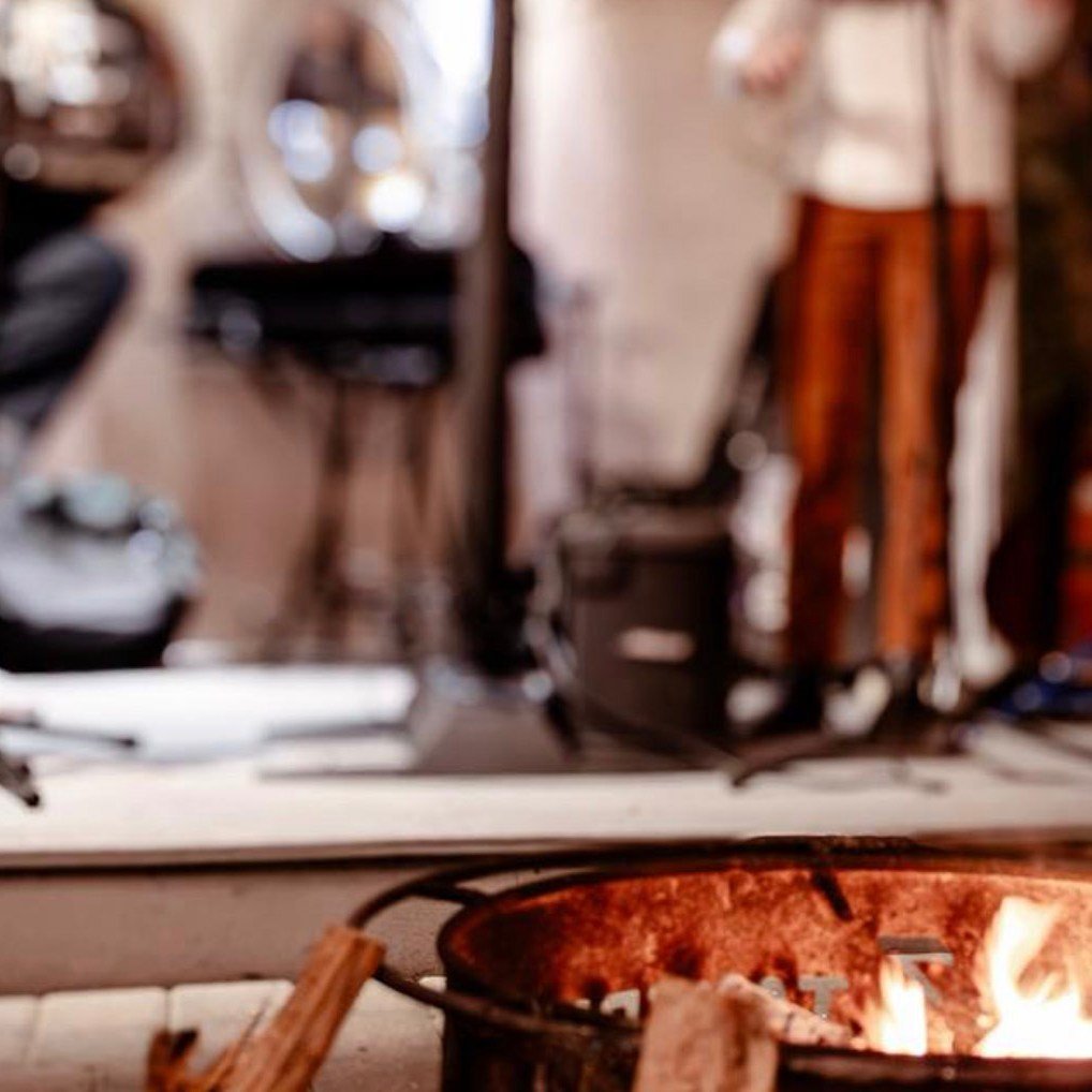 Fire, wine, and Valentine vibes 🔥🍷❤️
Join us this Saturday from 6&ndash;9 PM for Live Music Fire &amp; Wine featuring Adam Nye. Enjoy half-priced bottles, fire pits in the courtyard, complimentary marshmallows, and s&rsquo;mores kits available for 