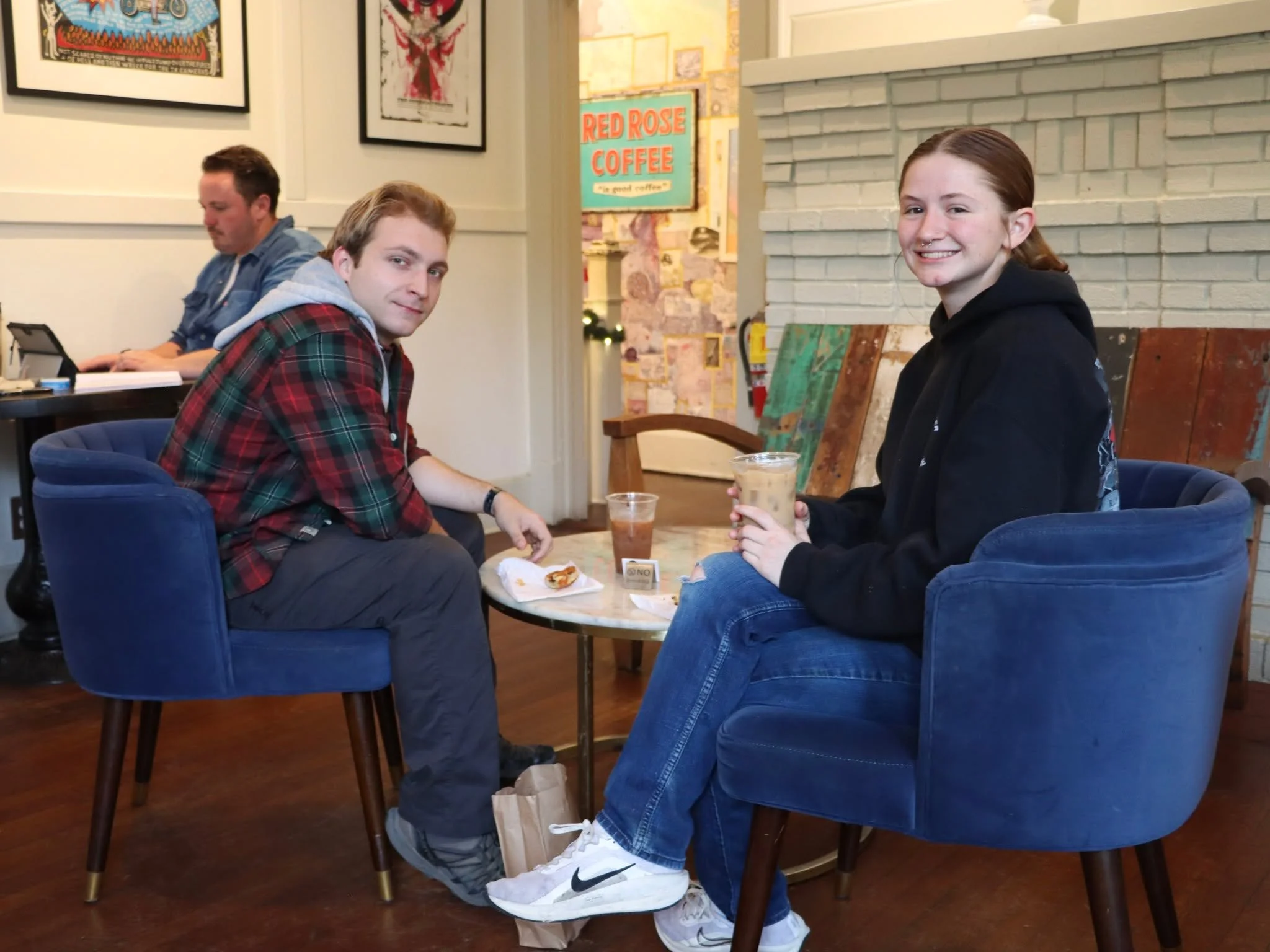 Midweek calls for iced coffee and good company 🤎

Whether you're catching up, studying, or just taking a break, our iced coffee is the perfect way to celebrate making it halfway through the week.

#FoxyLoxyCafe #SavannahCoffee #IcedCoffee #MidweekMo