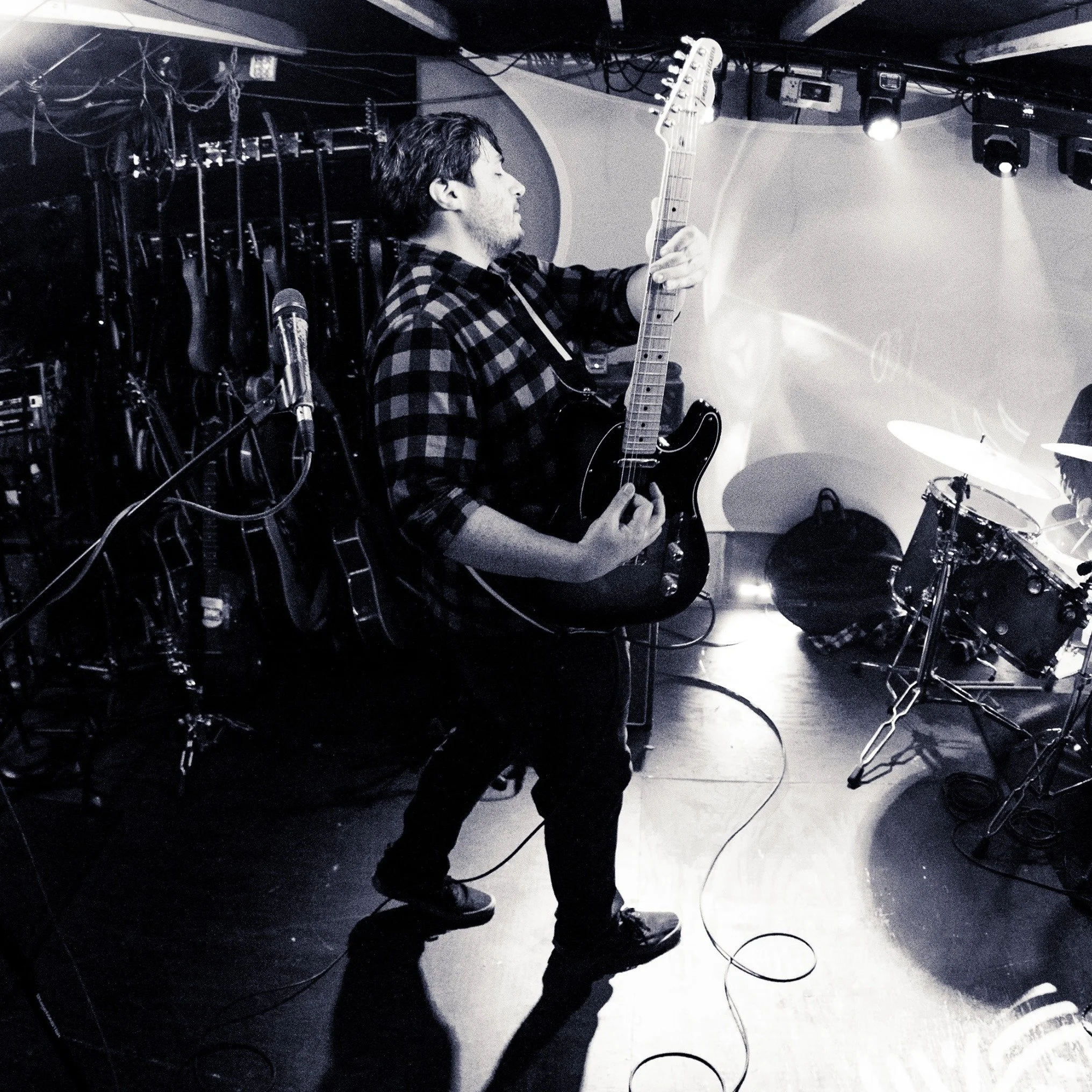 Live Music Fire &amp; Wine: Ryan Taito