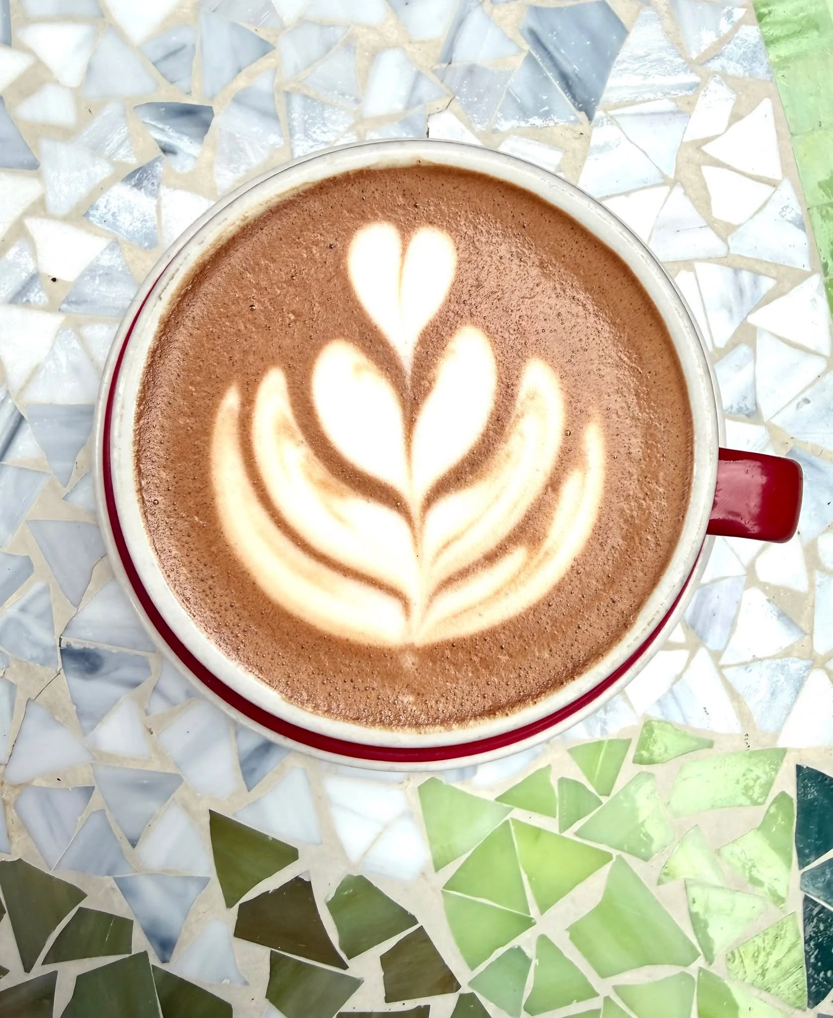 Golden hour just got better ☕️🍻

Join us from 6&ndash;9 PM for $3 lattes (hot or iced) and Lone Star beers&mdash;because happy hour is something to celebrate!

#FoxyLoxyCafe #HappyHourSavannah #LatteLove