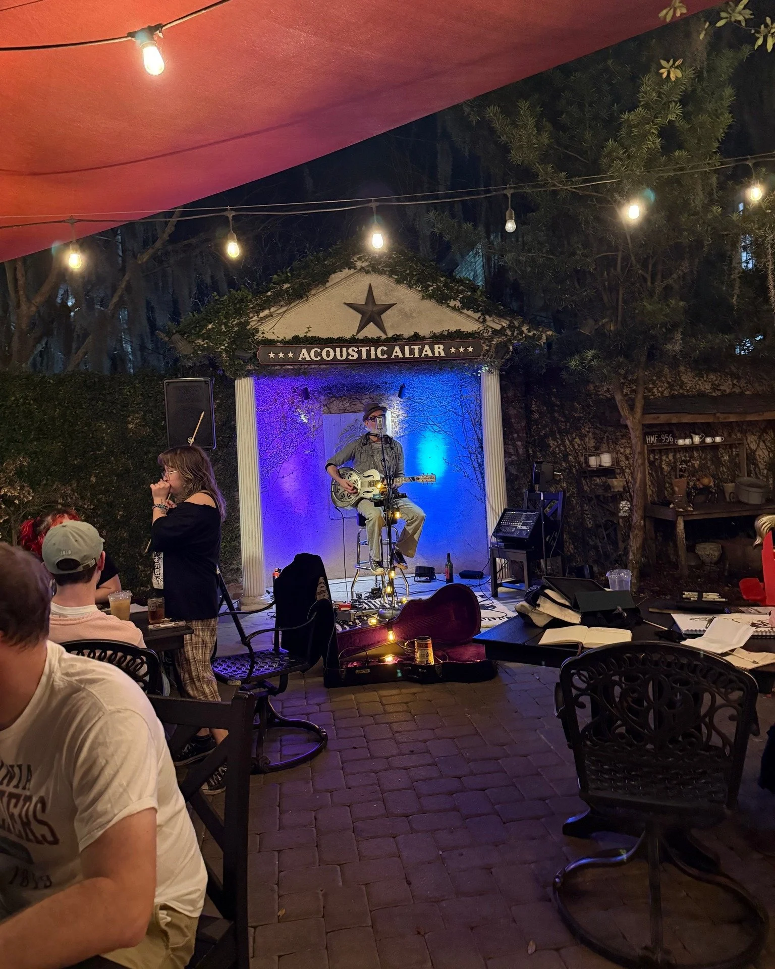 Saturdays are for Fire &amp; Wine 🔥🍷

Join us from 6&ndash;9 PM for live music by Markus Kuhlmann, a cozy courtyard fire, and half-priced bottles of wine.

We&rsquo;ve got complimentary marshmallows + s&rsquo;mores kits available for purchase. ✨
@c