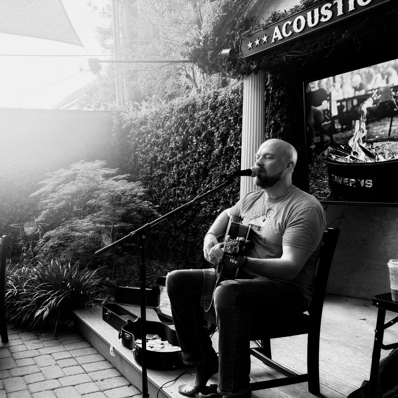Live Music Fire &amp; Wine: Shawnessey