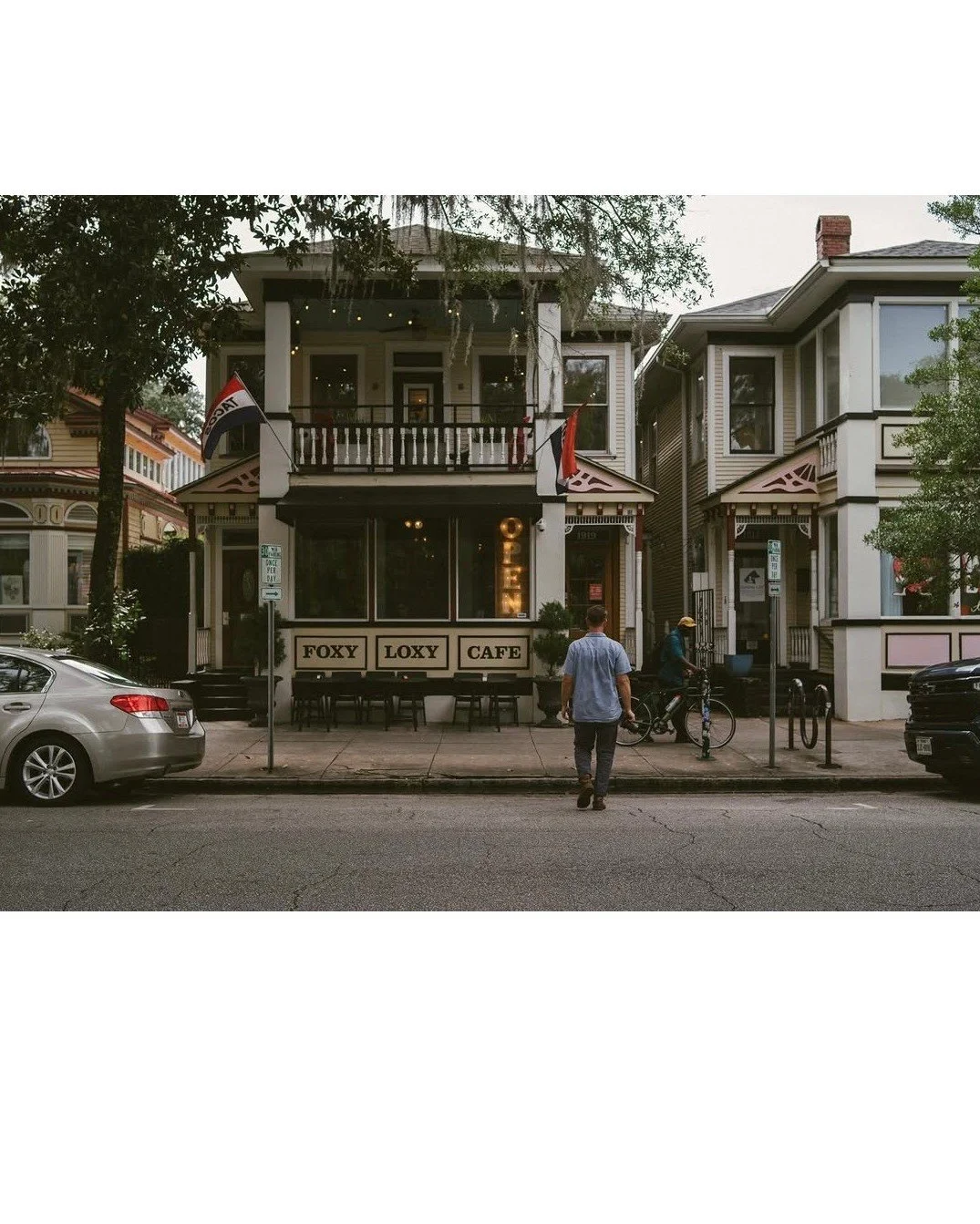 A quiet afternoon, good conversation, and a cold beverage. ☕📸

Thanks to @salvadorandradehn and @jonathanboppenheim for stopping by and tagging us in these beautiful moments around Foxy Loxy. We love seeing our courtyard, caf&eacute;, and community 